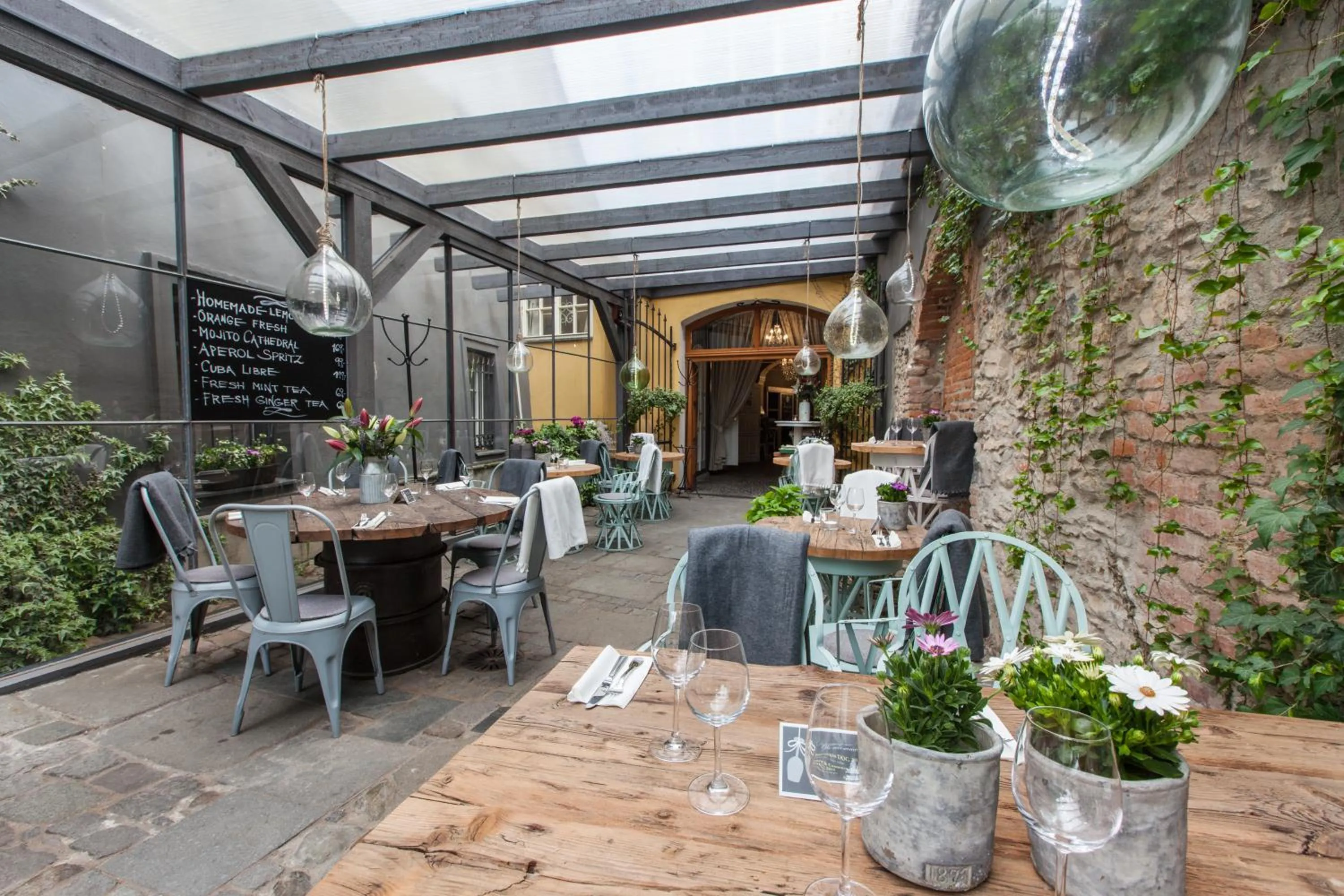 Restaurant/places to eat in Cathedral Prague Apartments