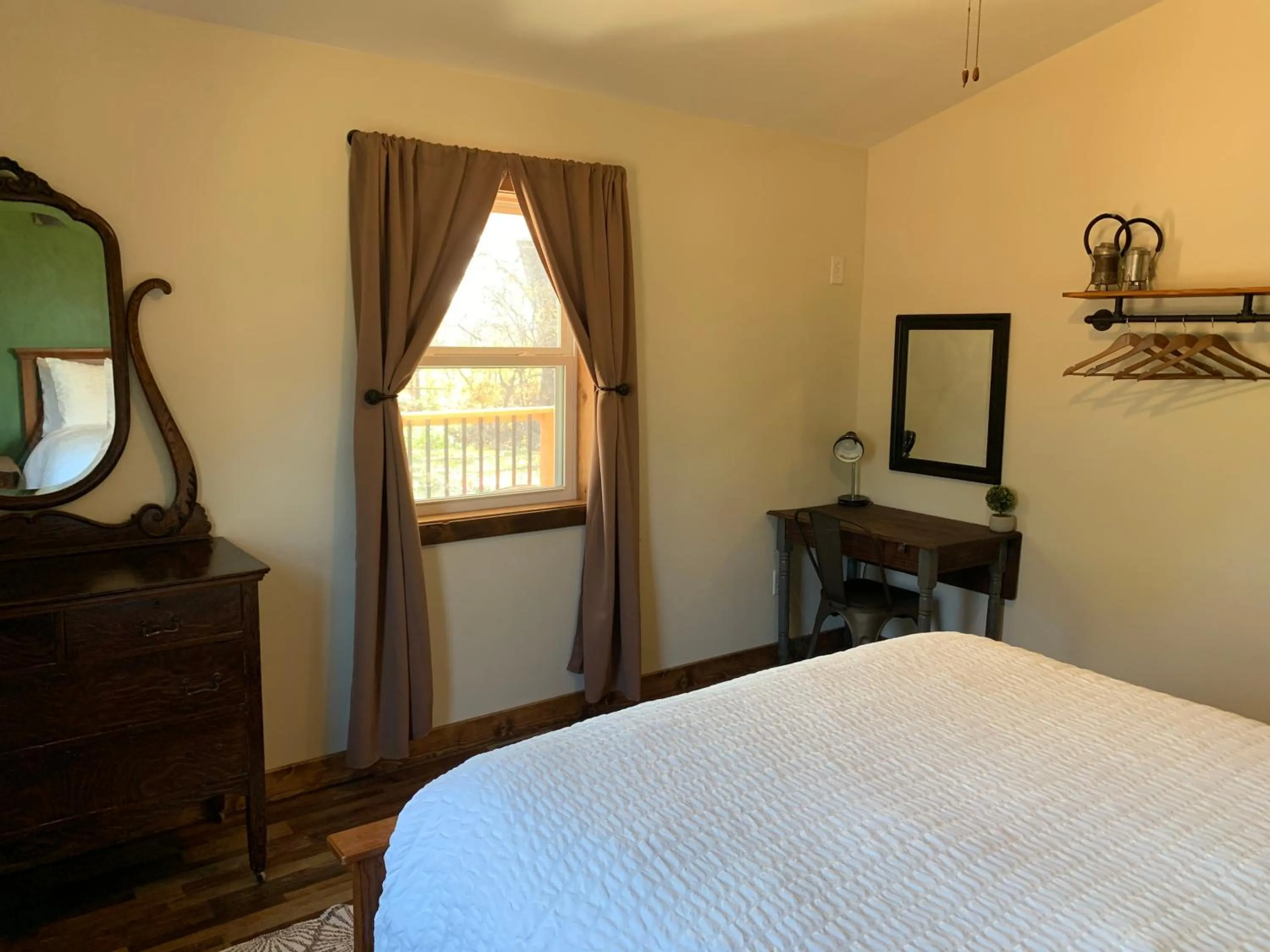 Bed in Trailhead Suites