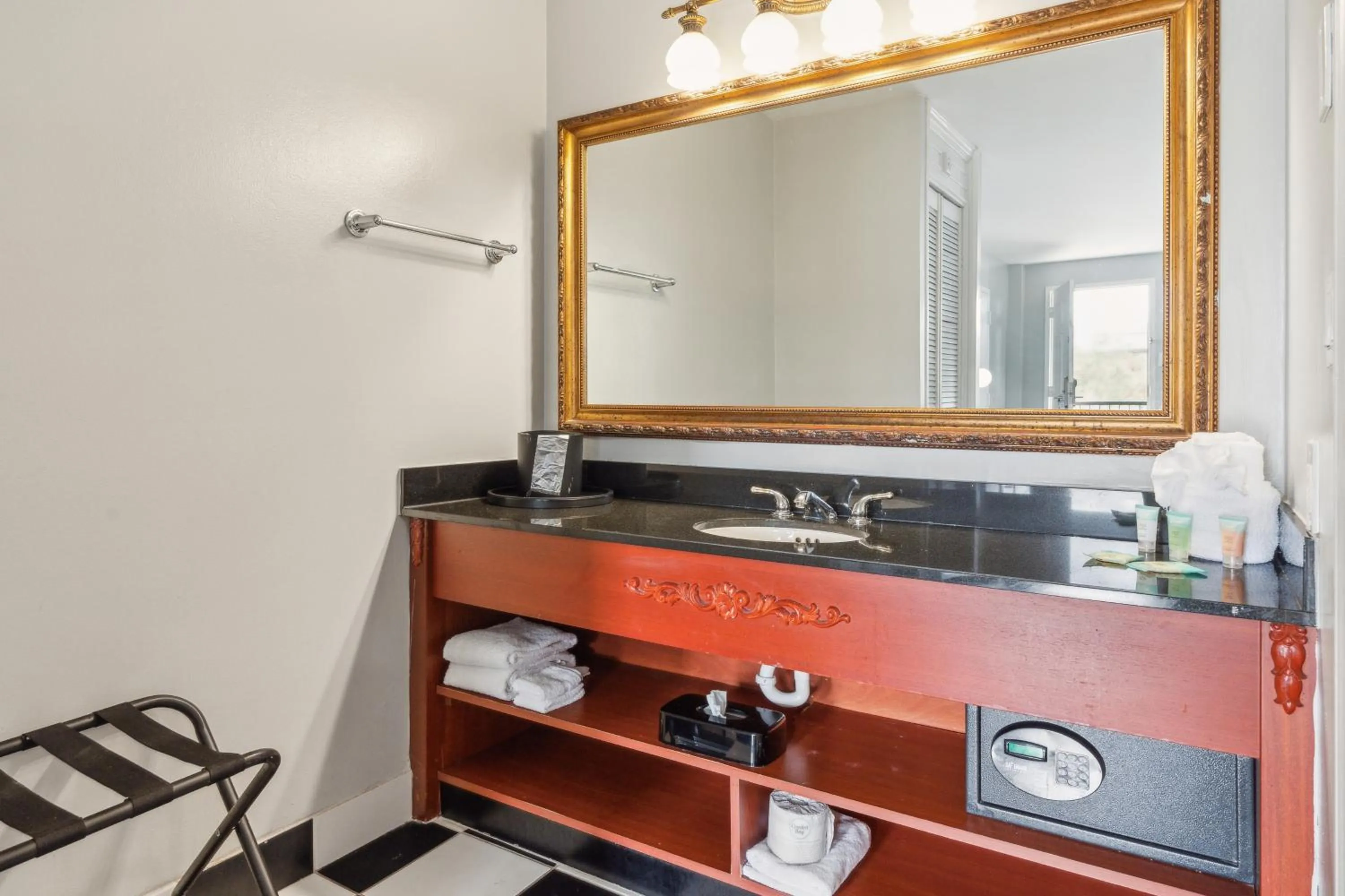 Bathroom in Maison Saint Charles
