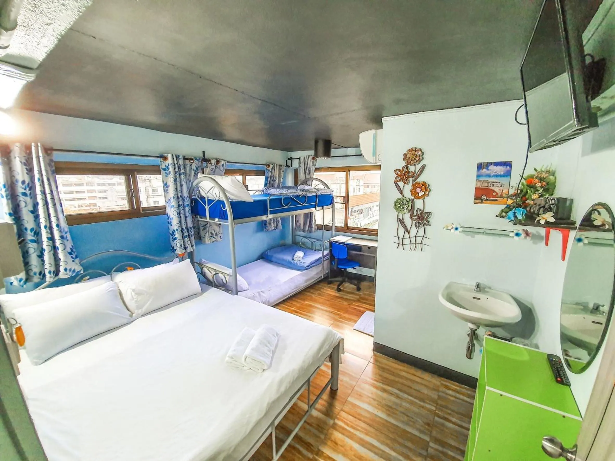 Bed in Bangkok Canale Home at Khaosarn