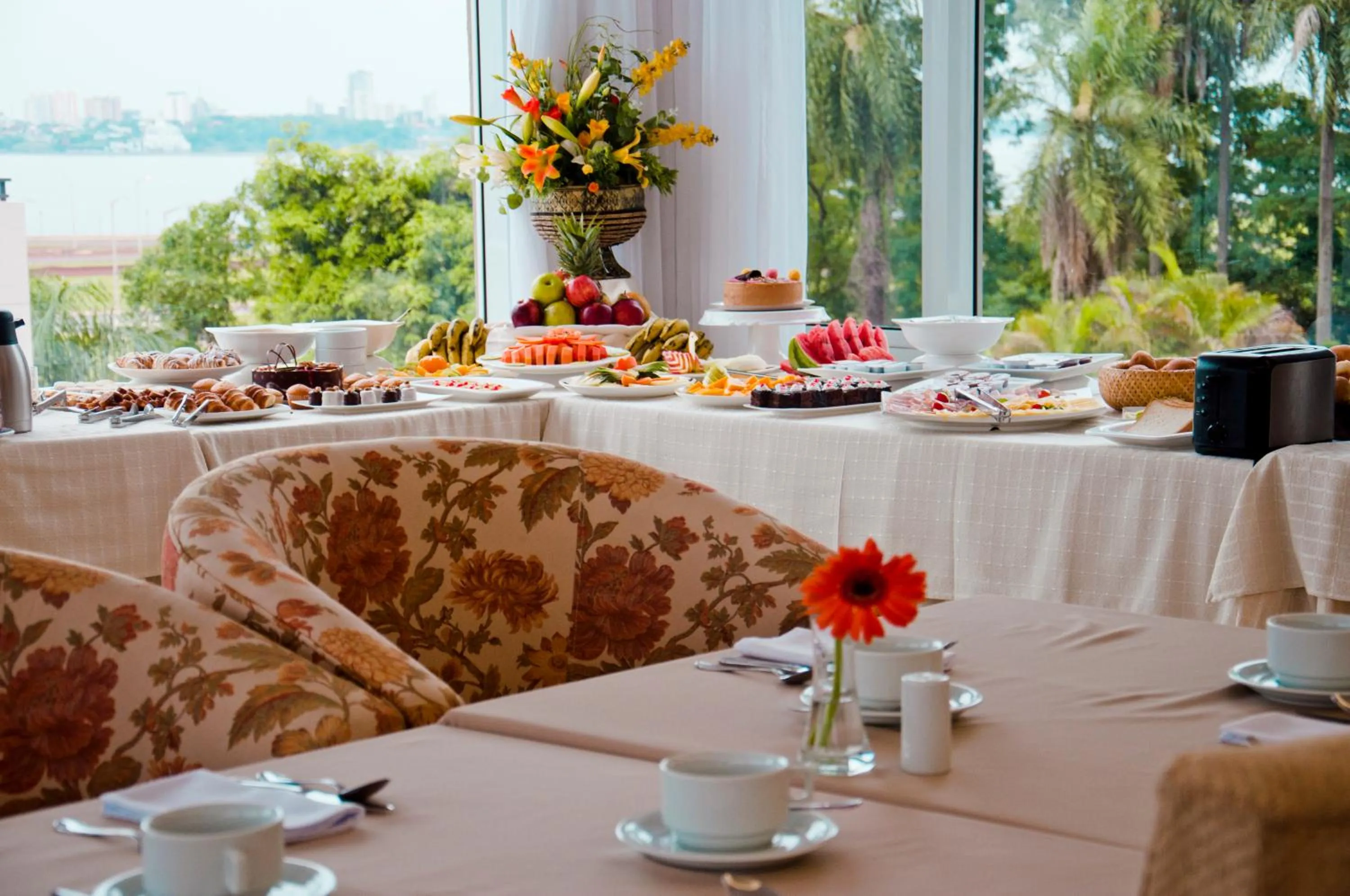 Buffet breakfast in De la Trinidad Hotel