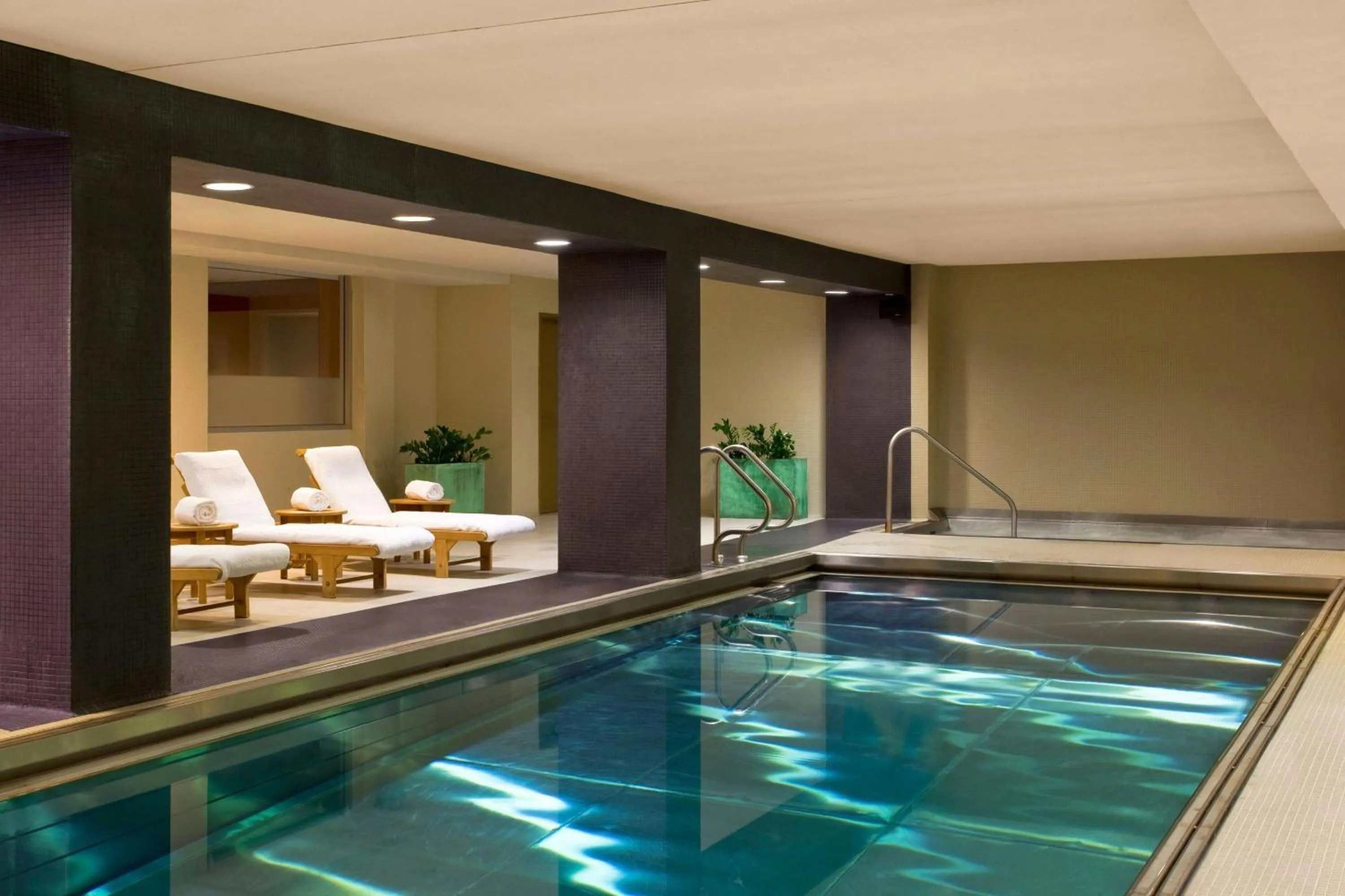 Swimming pool in The Westin Minneapolis