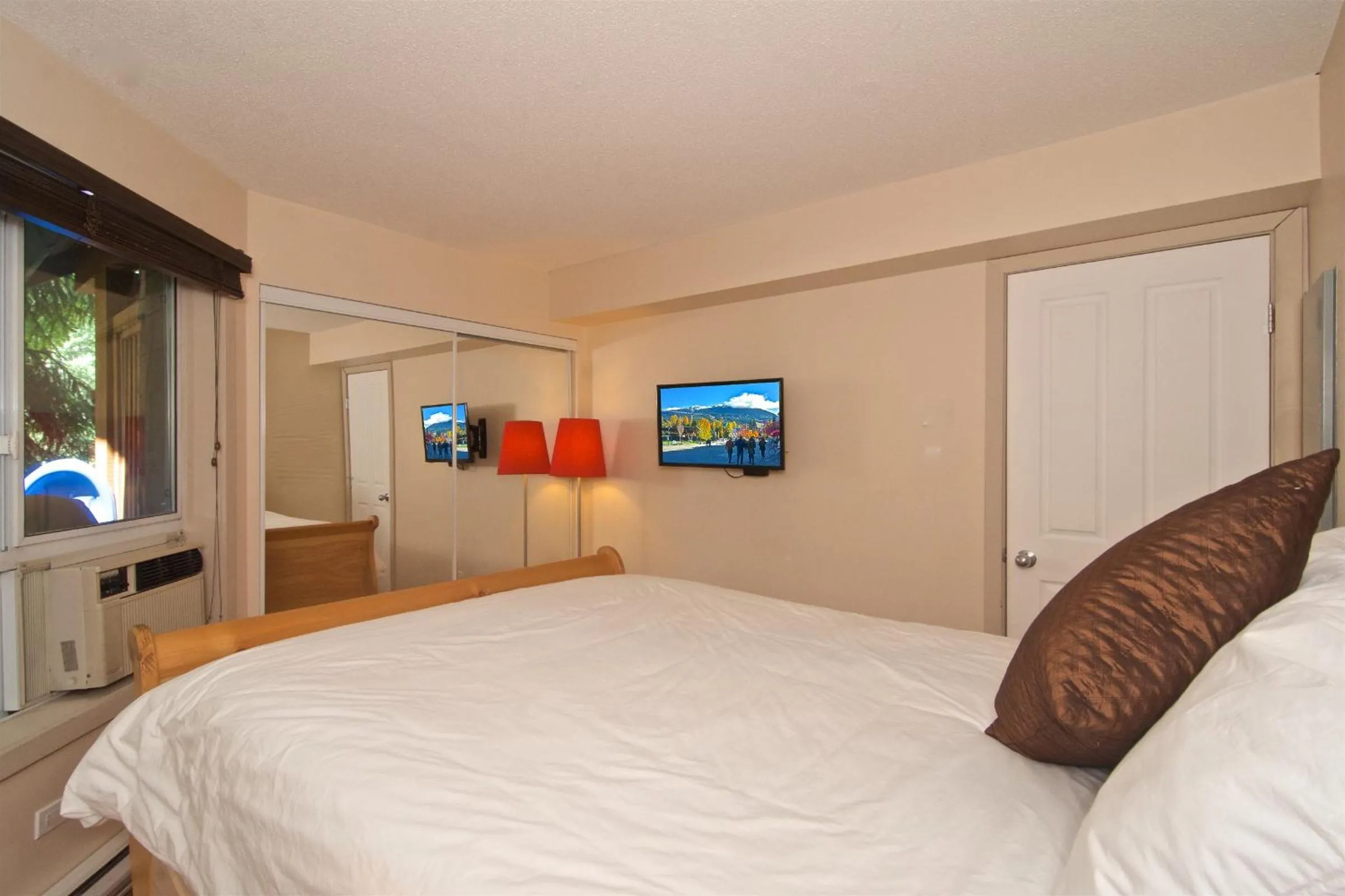 Bed in Whistler Blackcomb Vacation Rentals - Village North