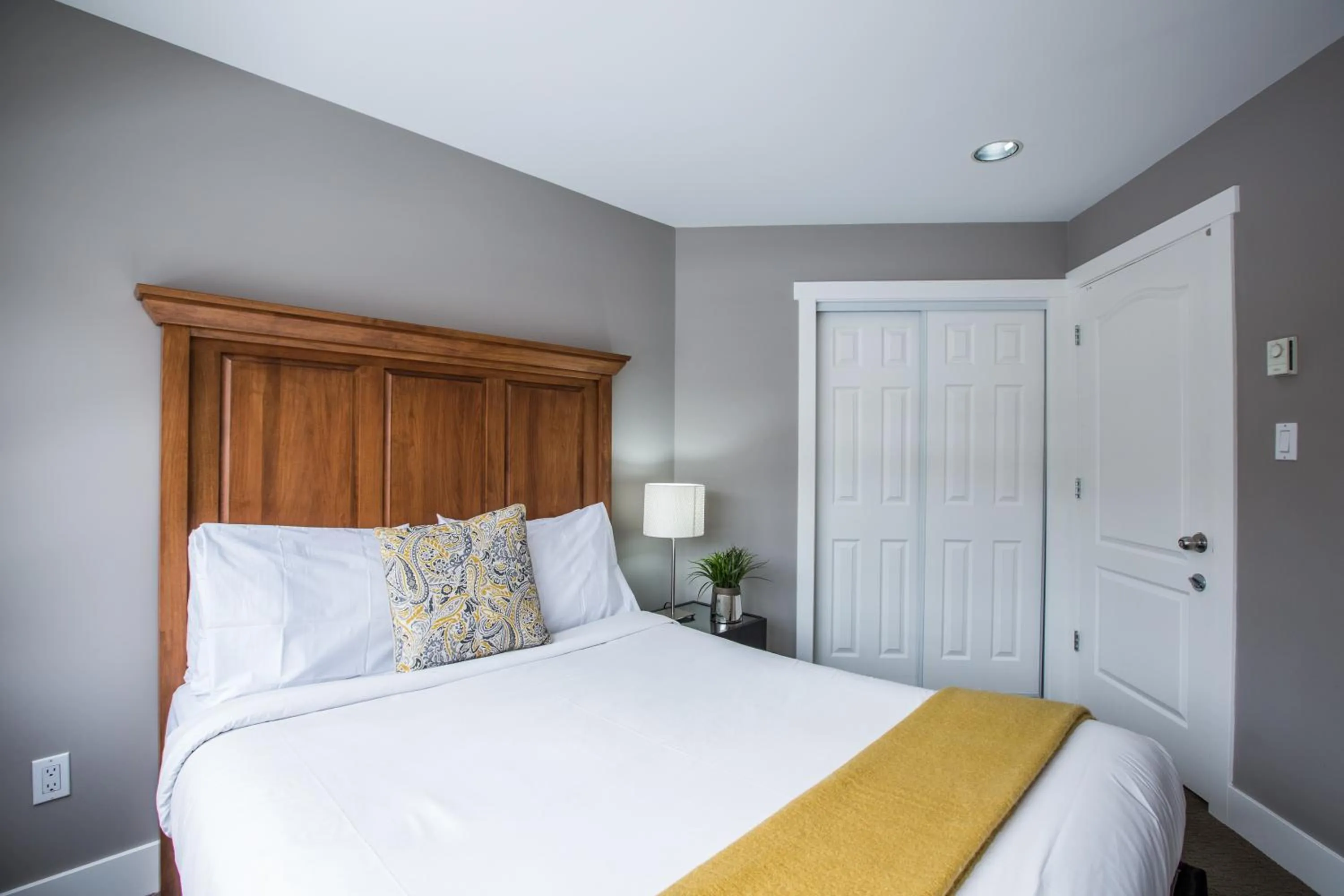 Bedroom, Bed in Whistler Blackcomb Vacation Rentals - Village North