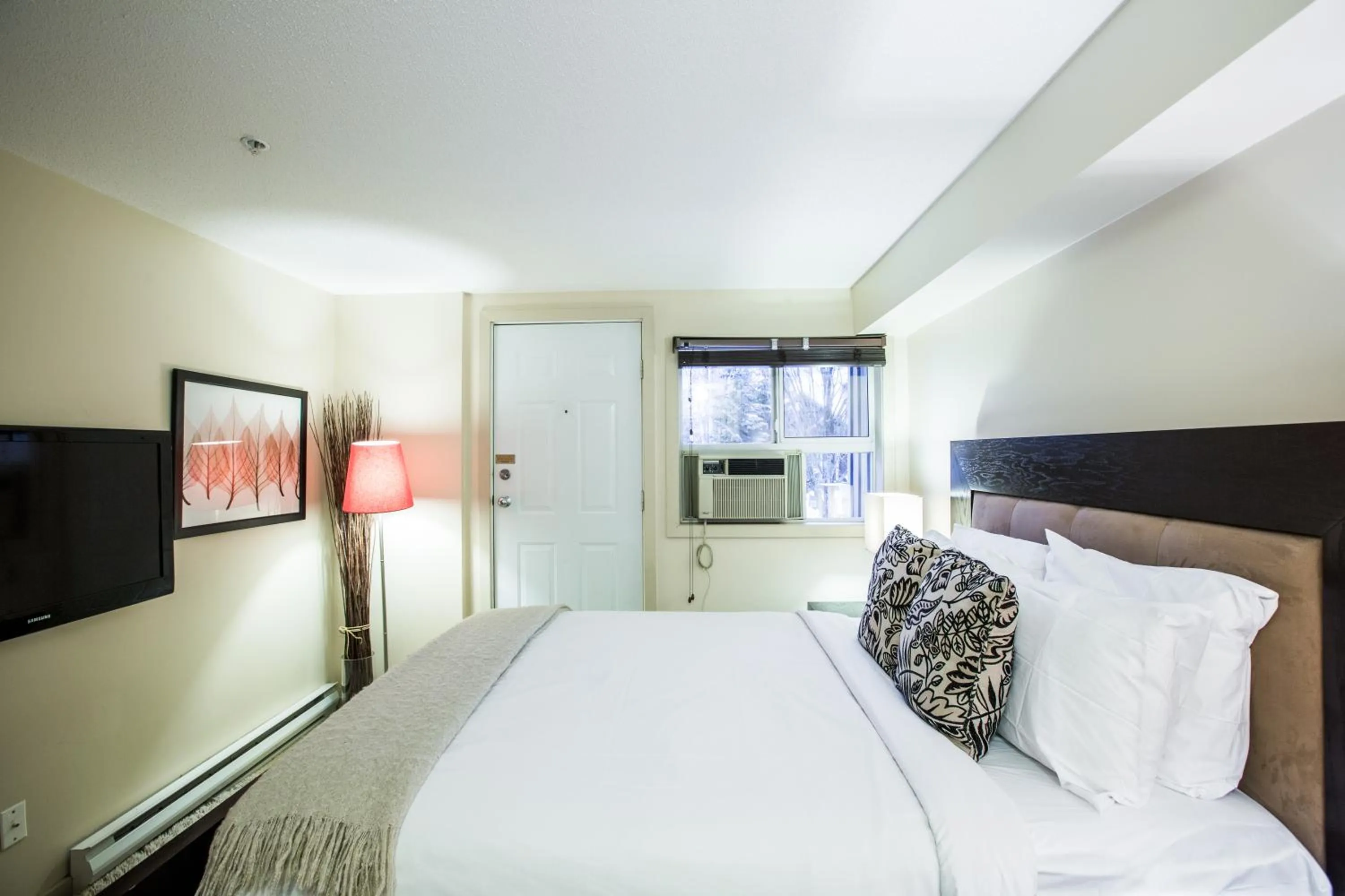 Bedroom, Bed in Whistler Blackcomb Vacation Rentals - Village North