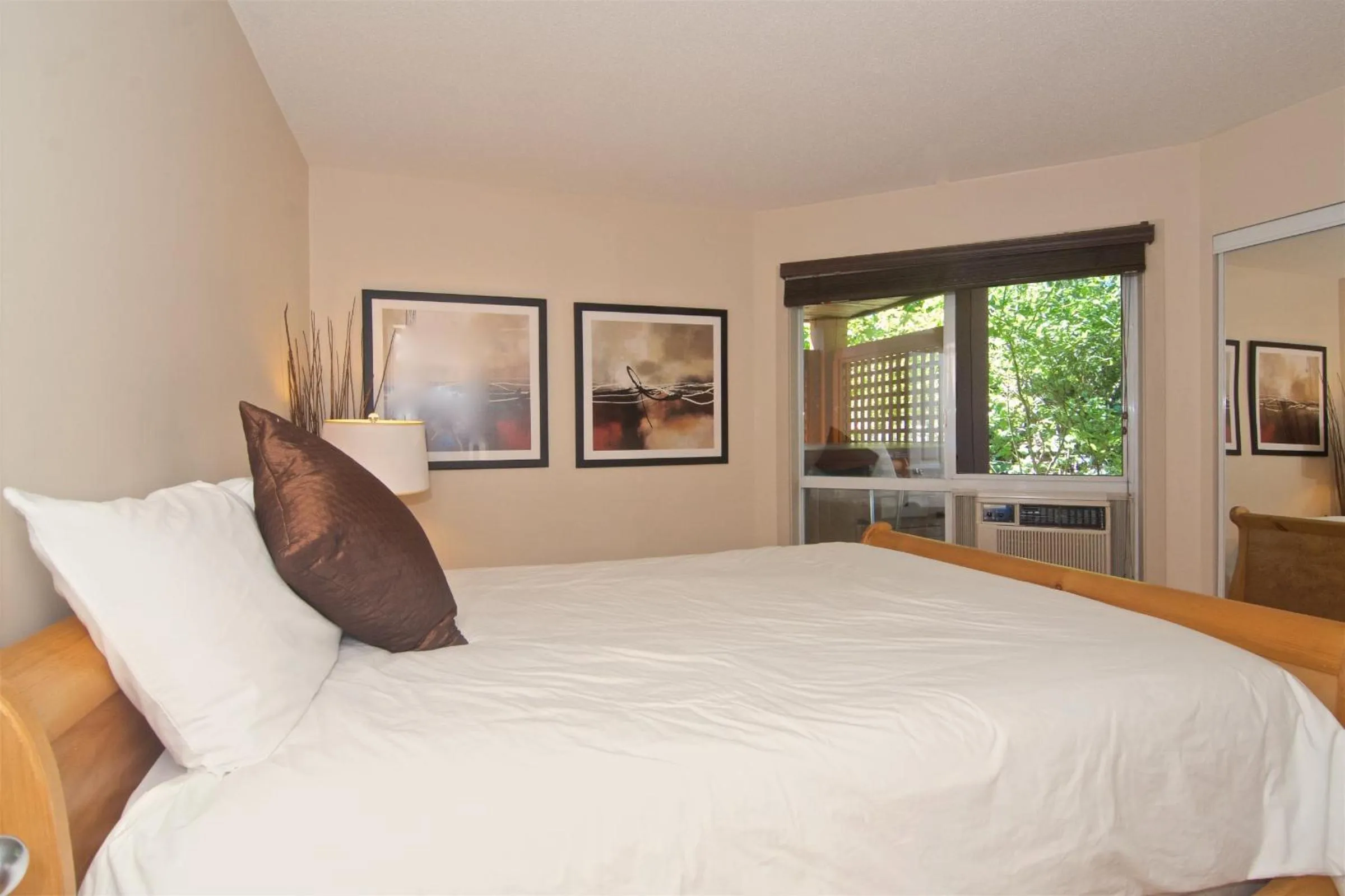 Bed in Whistler Blackcomb Vacation Rentals - Village North