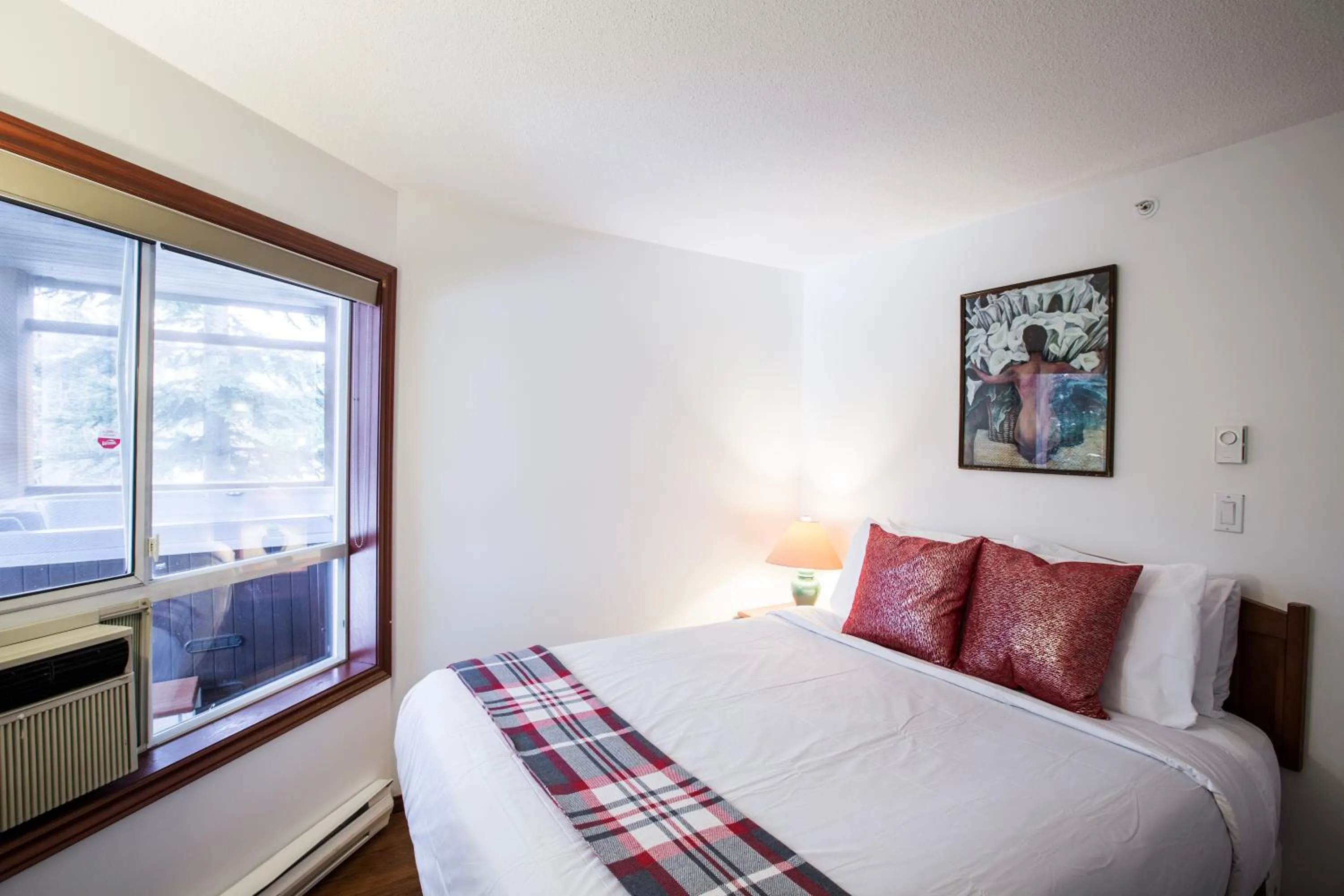Bedroom, Bed in Whistler Blackcomb Vacation Rentals - Village North