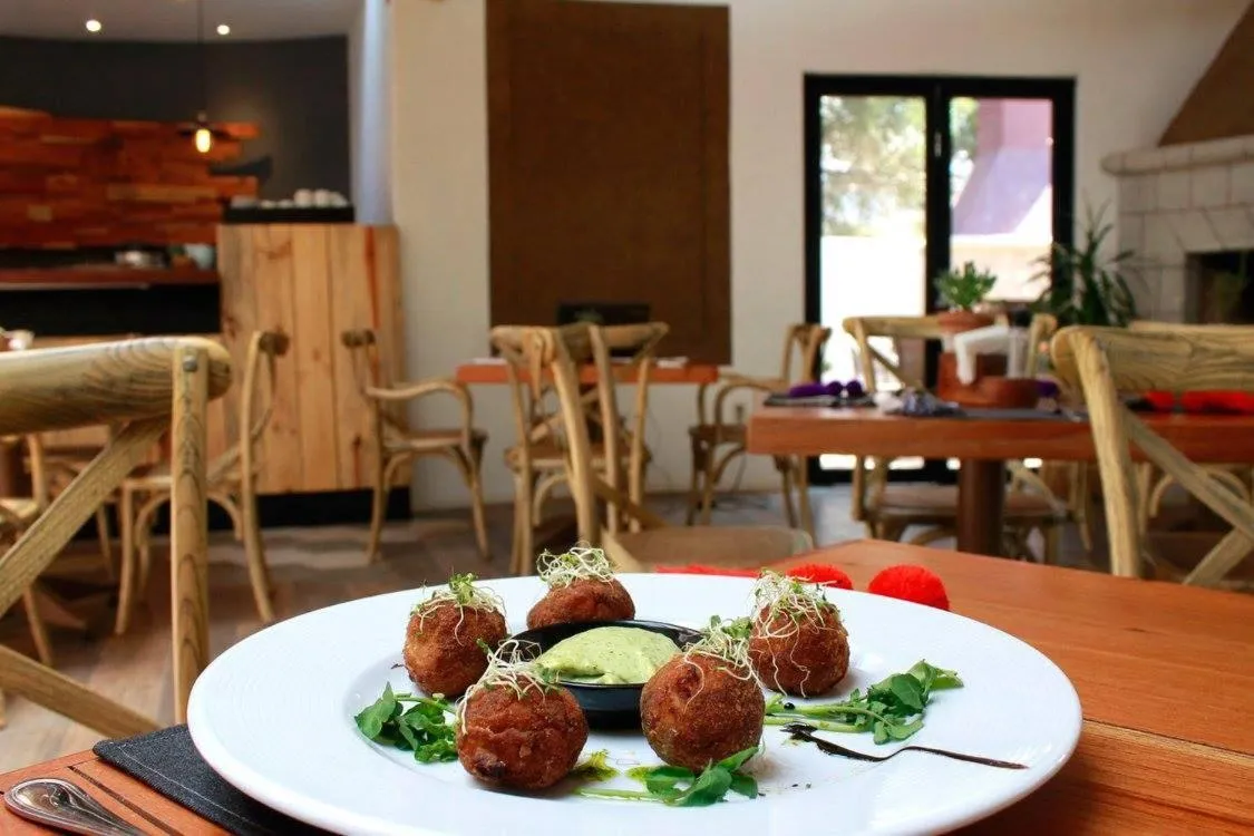 Restaurant/places to eat in Hotel Bosques del Sol Suites