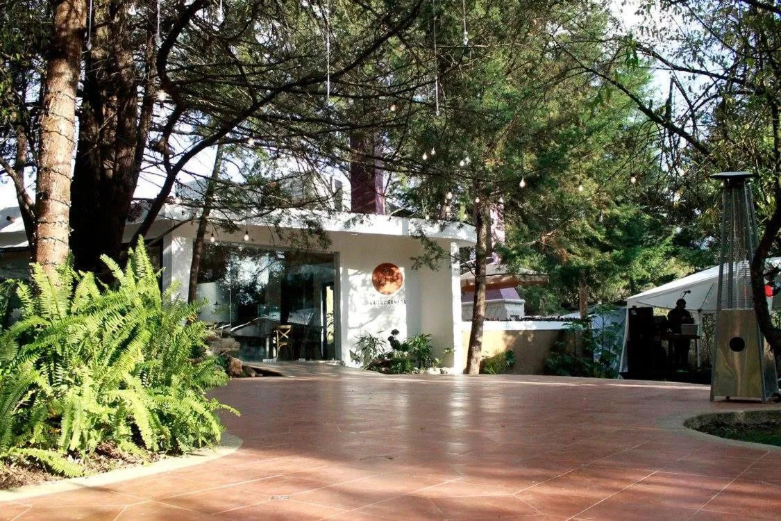 Restaurant/places to eat in Hotel Bosques del Sol Suites