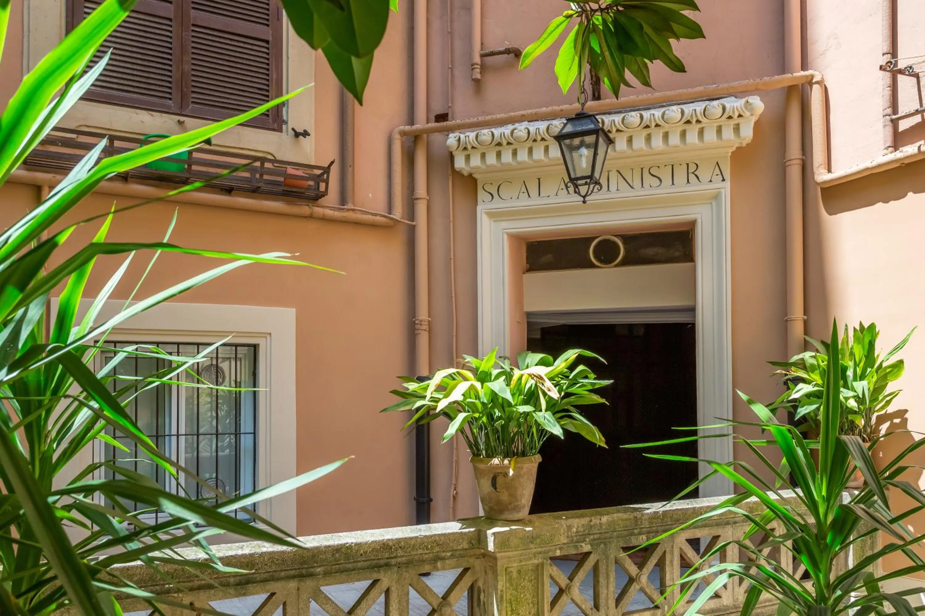 Facade/entrance in White Vatican