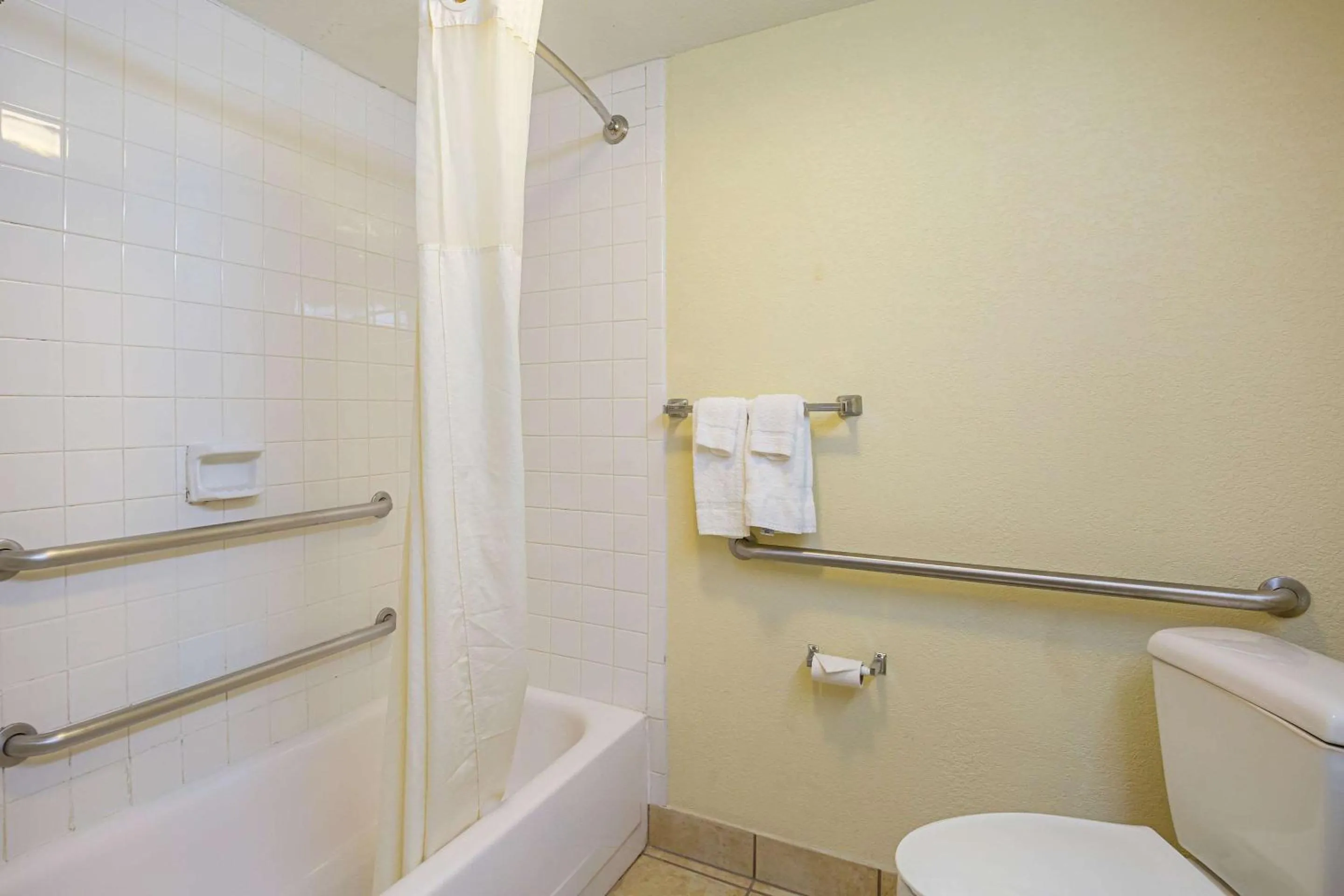 Bedroom in Quality Inn & Suites NRG Park - Medical Center