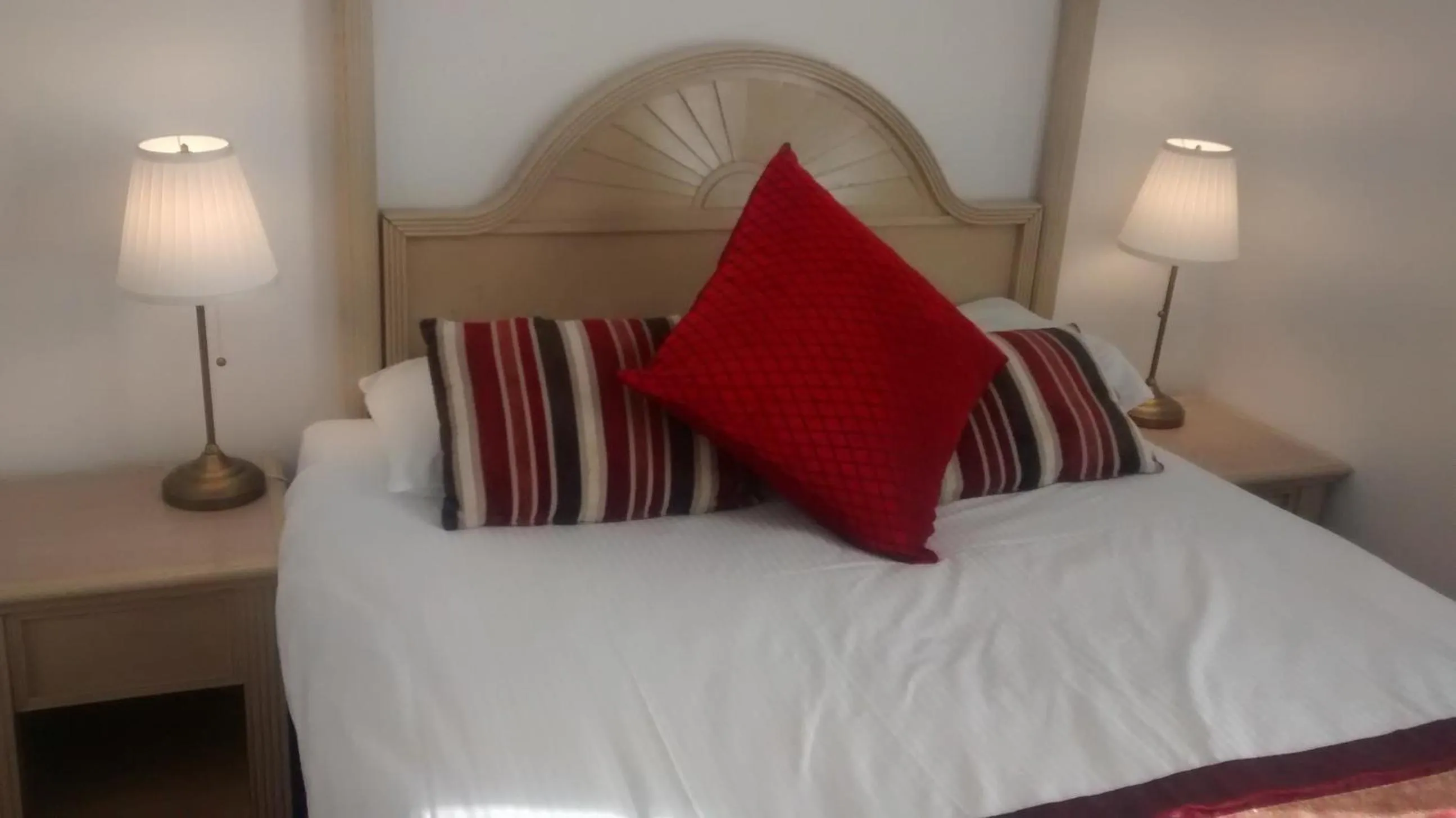 Bed in Jessamine House Hotel