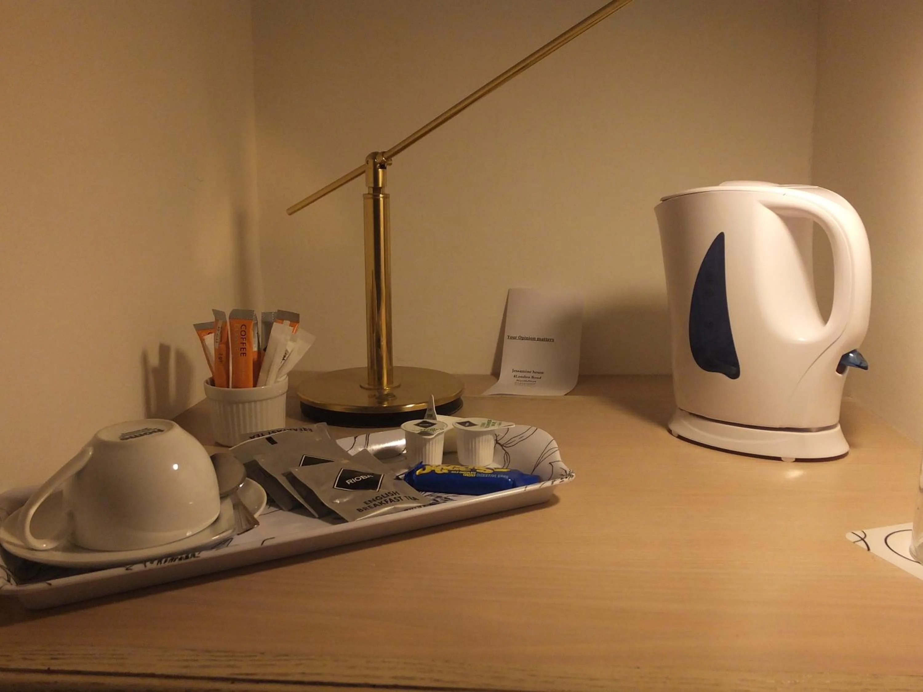 Coffee/tea facilities in Jessamine House Hotel