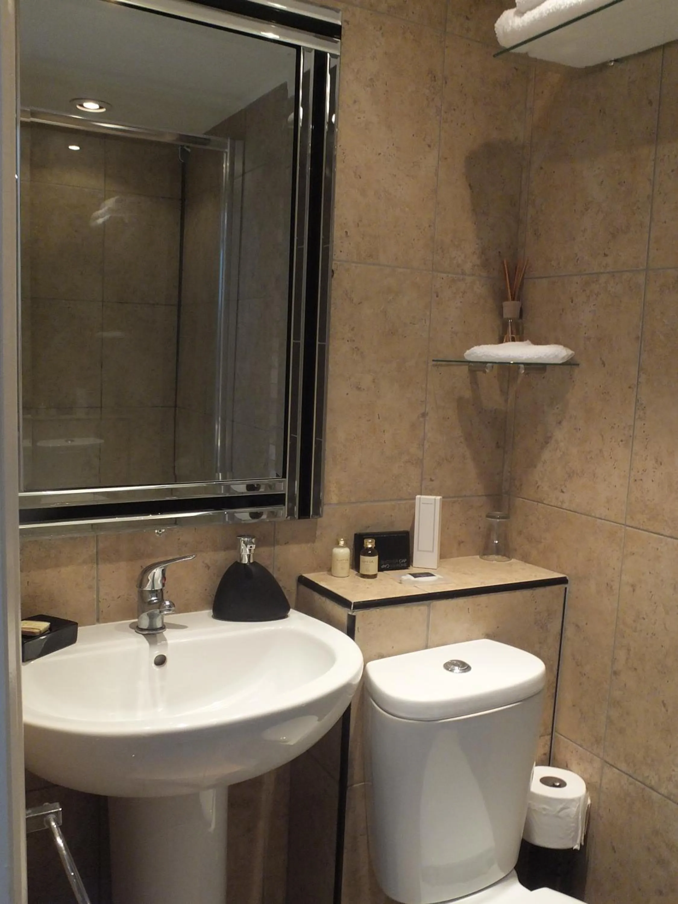 Bathroom in Jessamine House Hotel