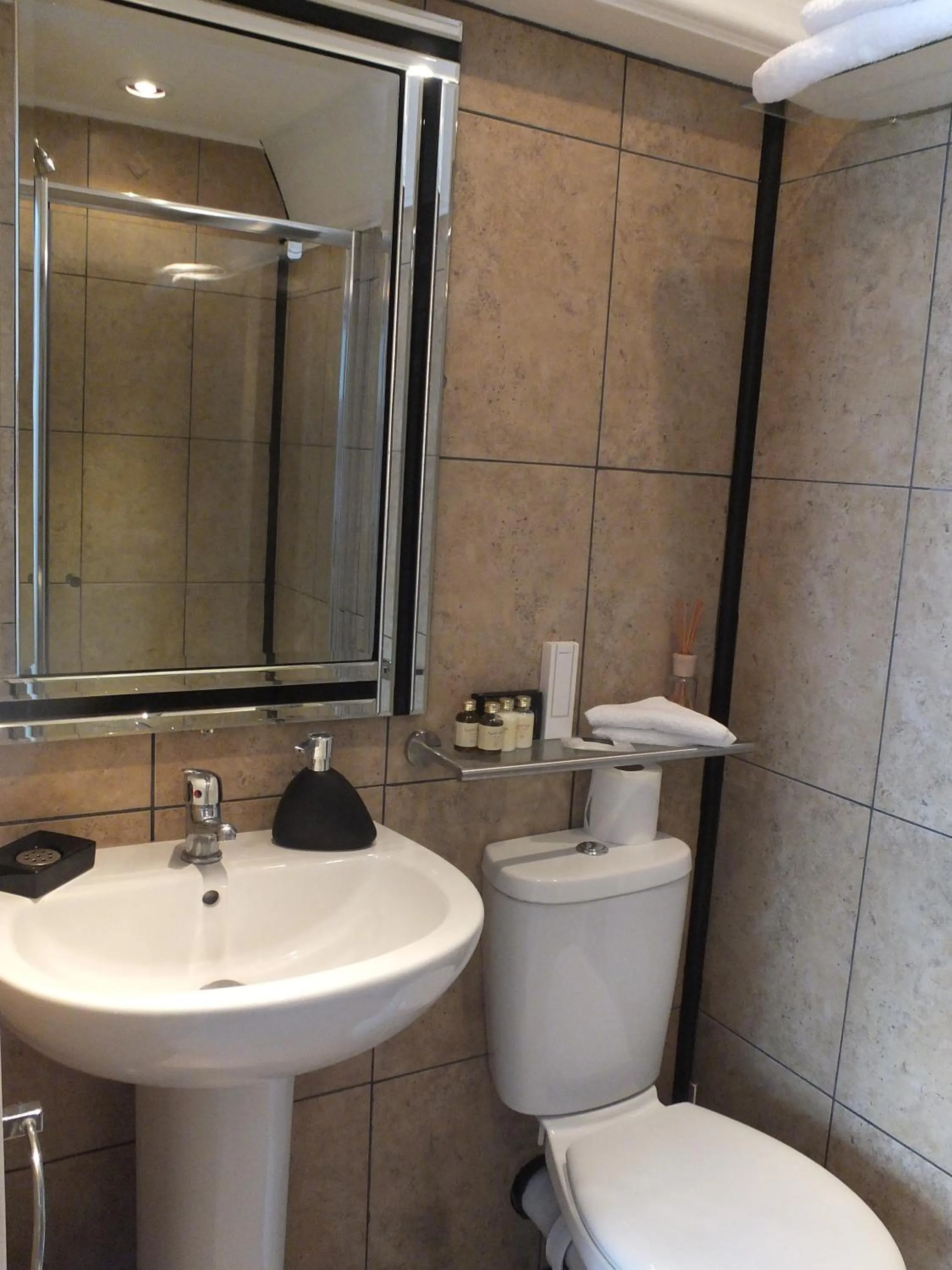 Bathroom in Jessamine House Hotel