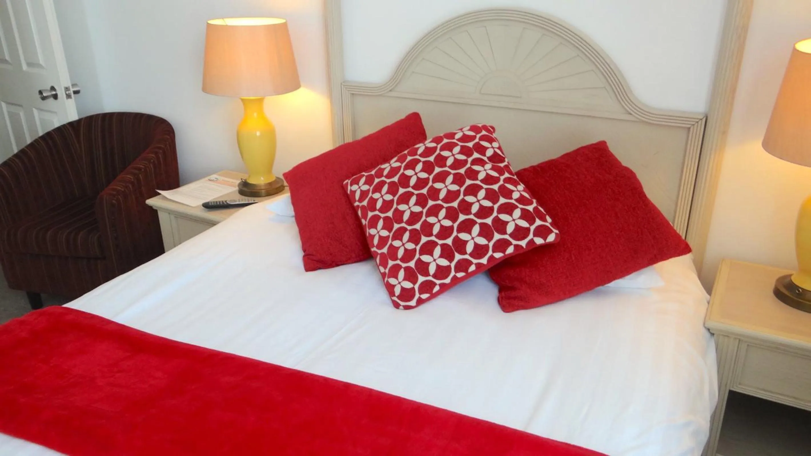 Bed in Jessamine House Hotel