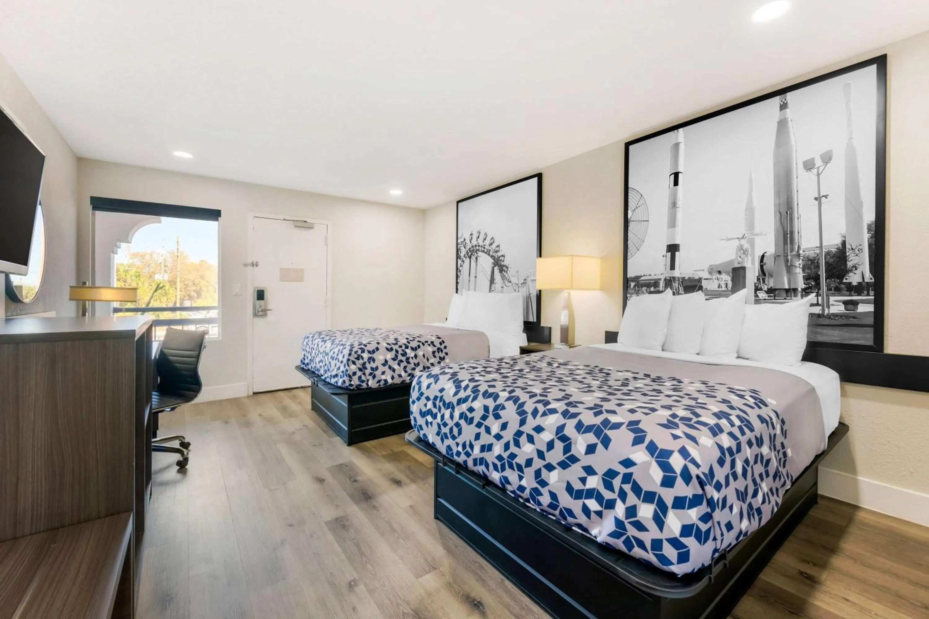 Photo of the whole room, Bed in Super 8 by Wyndham Orlando Near Florida Mall