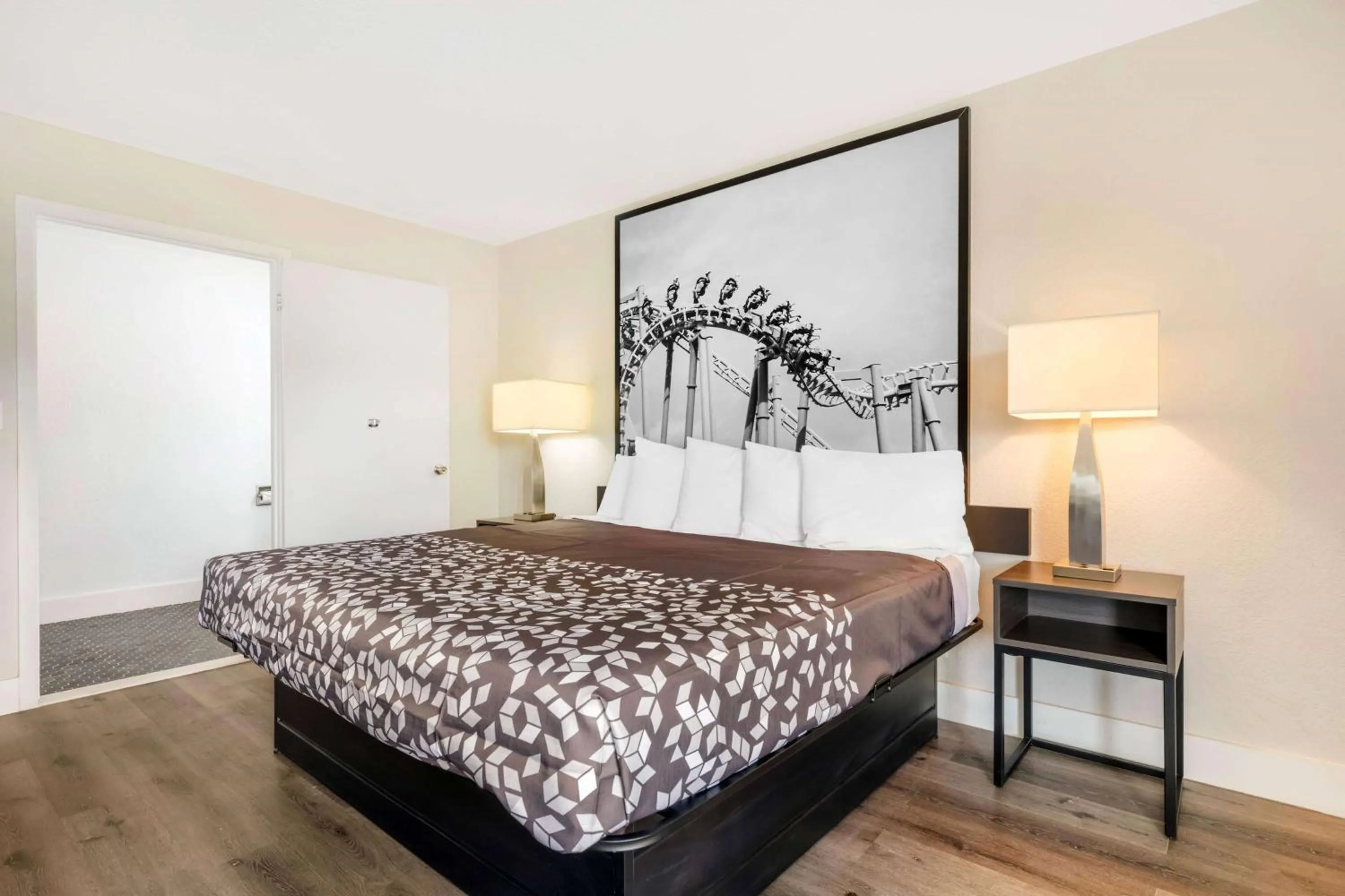 Photo of the whole room, Bed in Super 8 by Wyndham Orlando Near Florida Mall