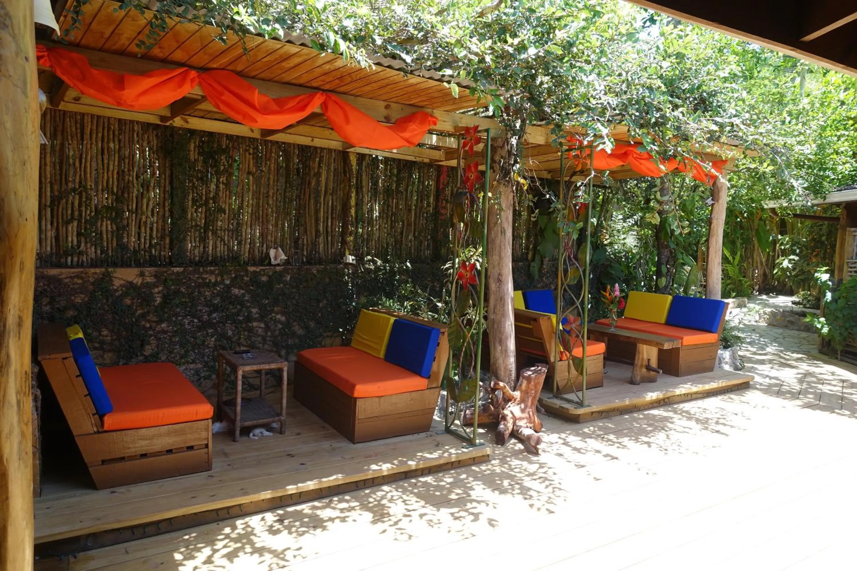 Communal lounge/ TV room in Zimbali Culinary Retreats