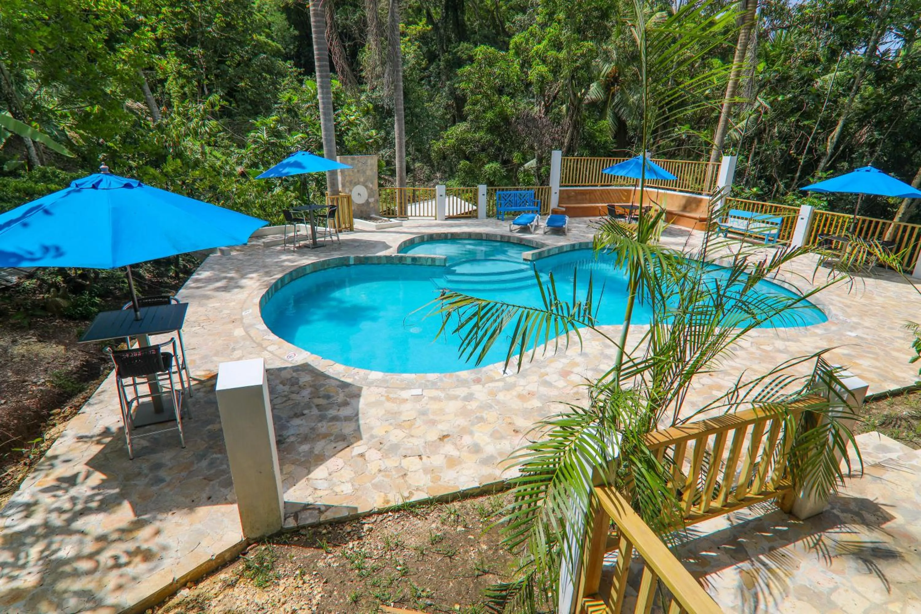 Swimming pool in Zimbali Culinary Retreats
