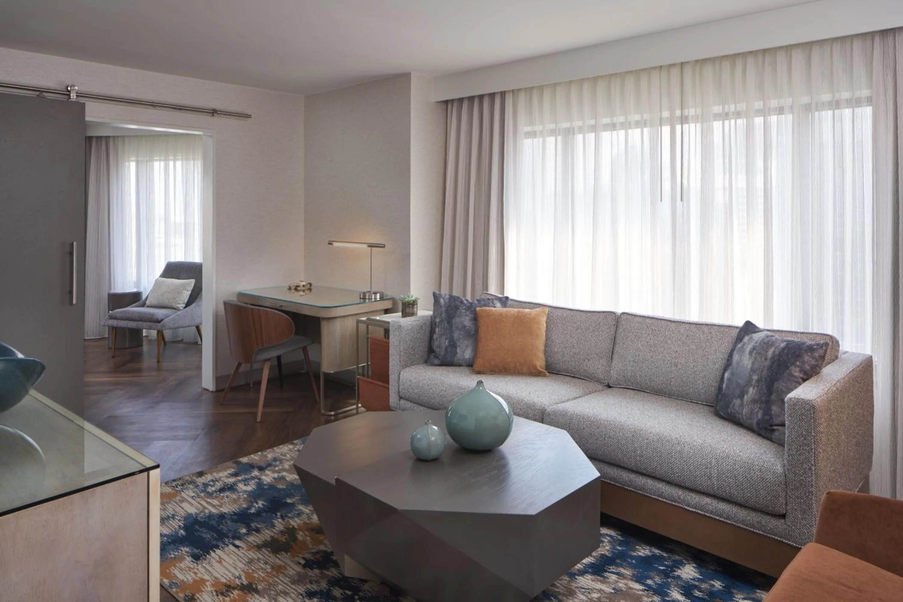 Living room in The Westin Indianapolis