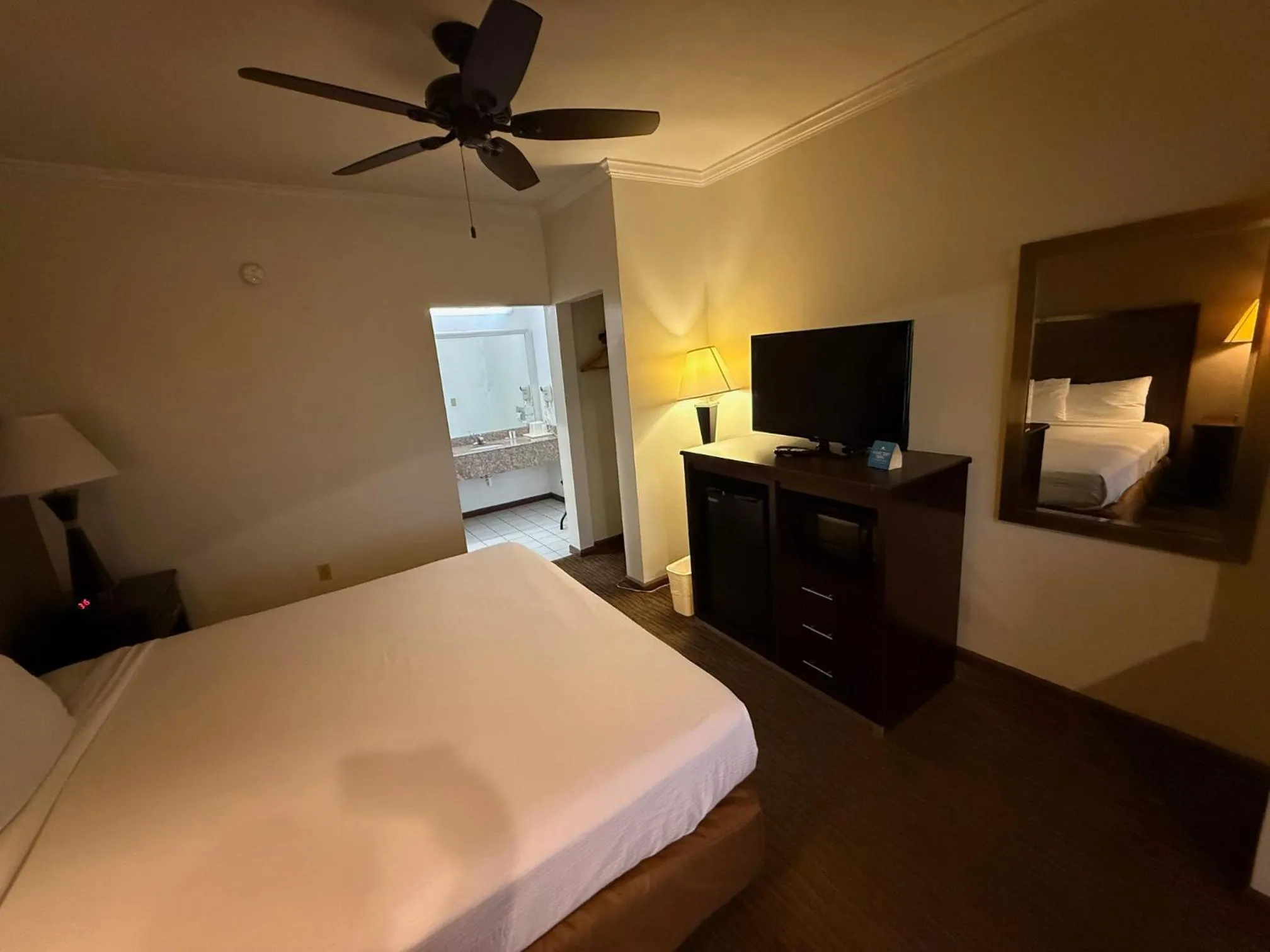 TV and multimedia, Bed in Days Inn by Wyndham Navasota