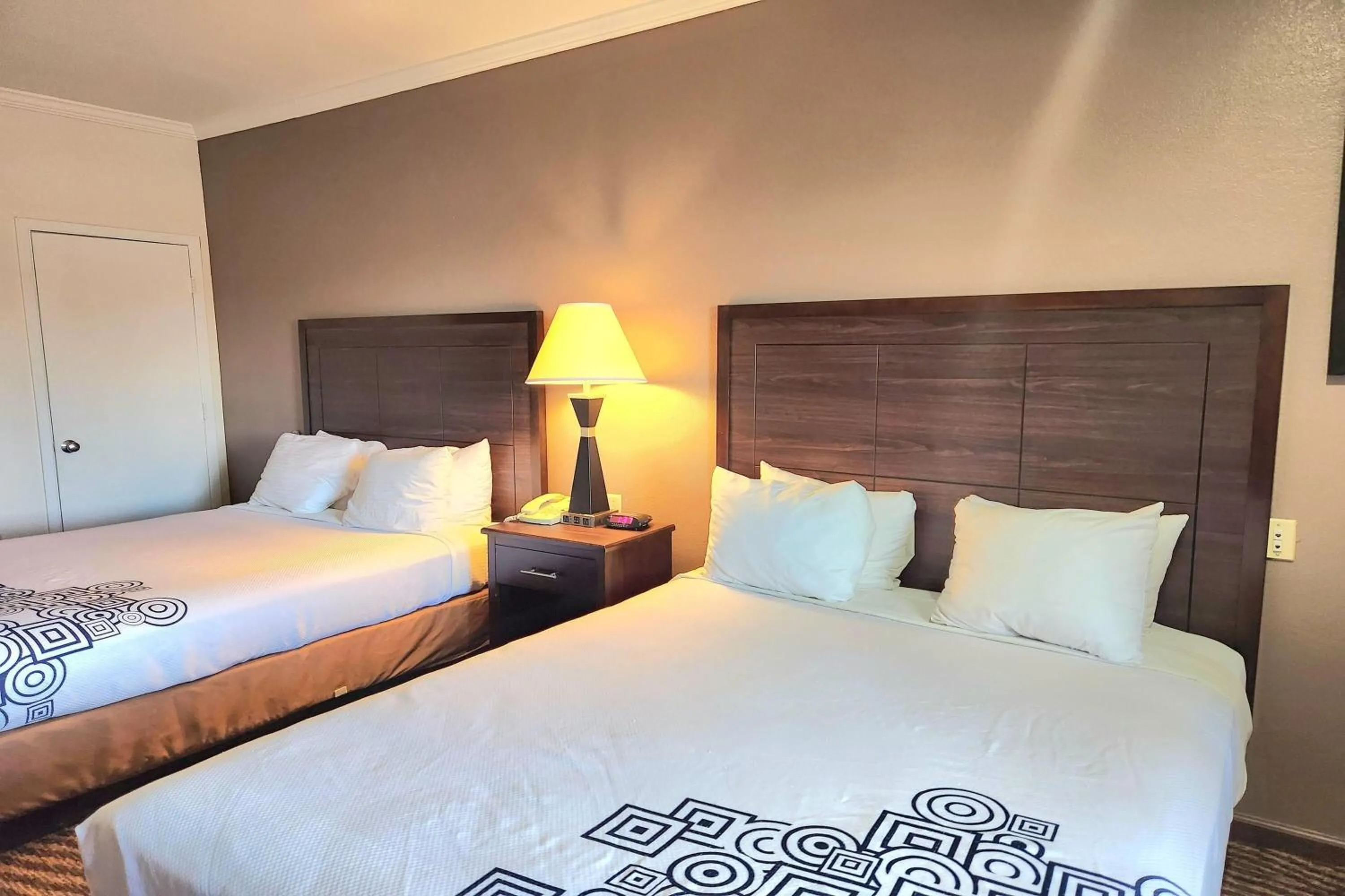 Photo of the whole room, Bed in Days Inn by Wyndham Navasota