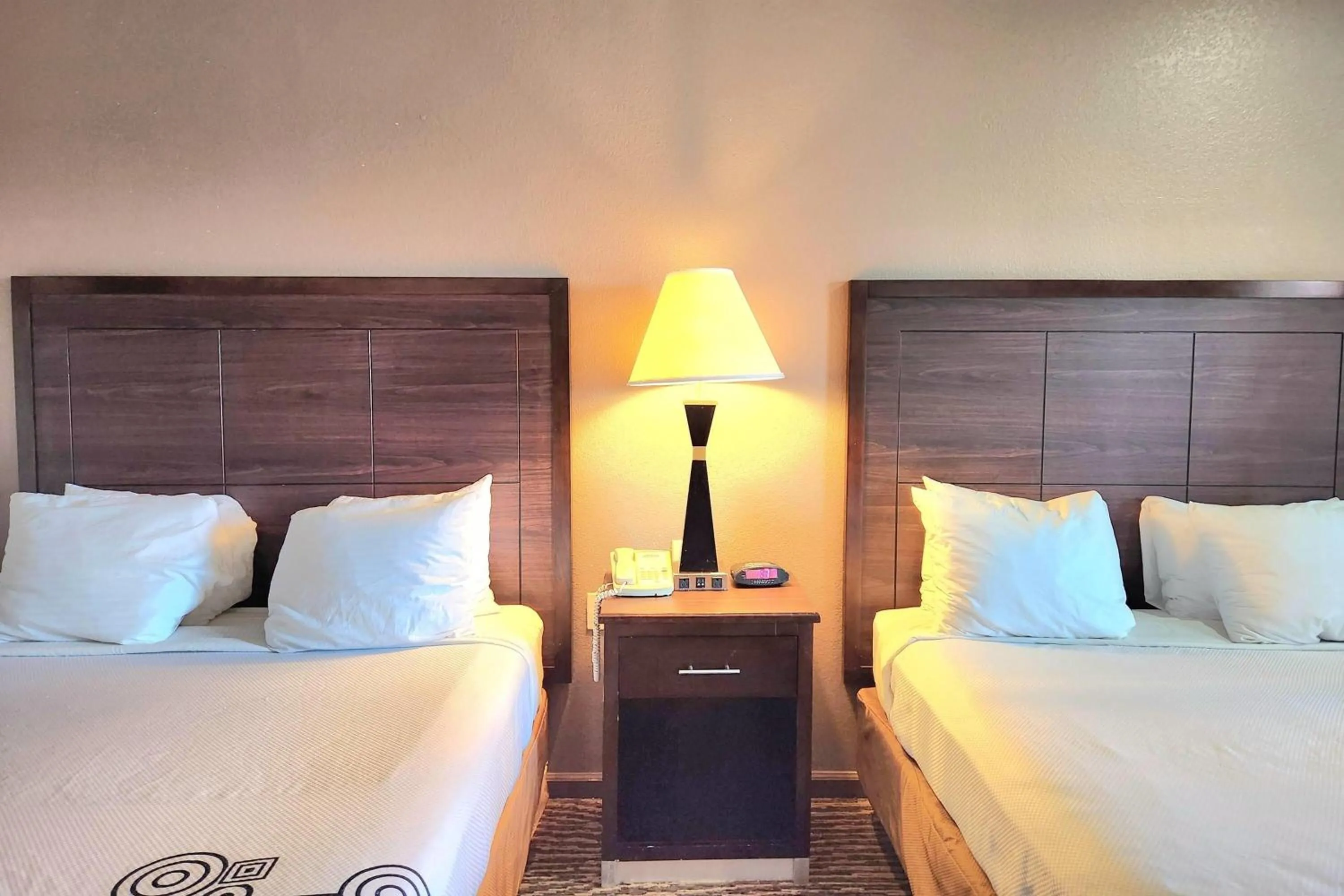 Photo of the whole room, Bed in Days Inn by Wyndham Navasota