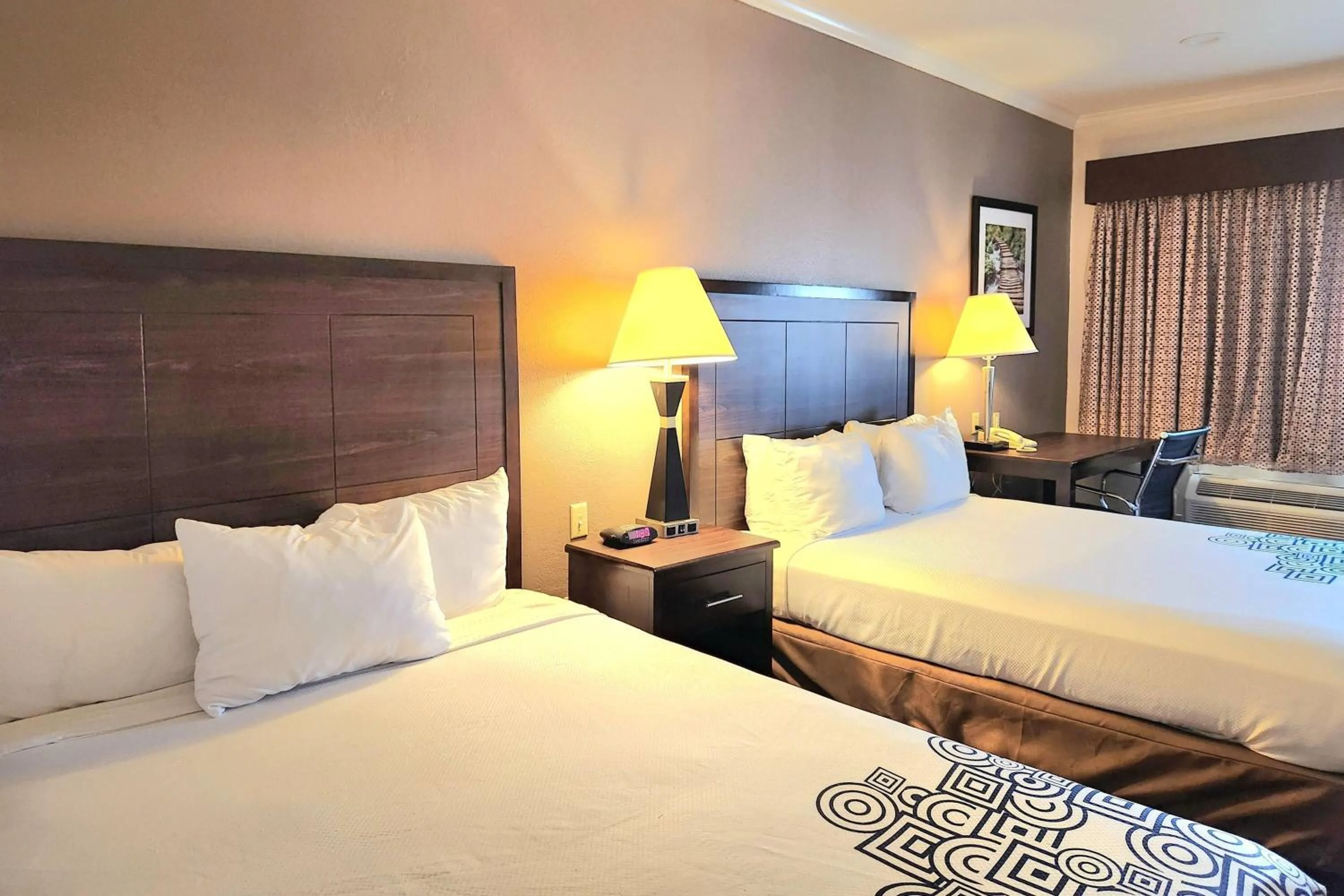 Photo of the whole room, Bed in Days Inn by Wyndham Navasota