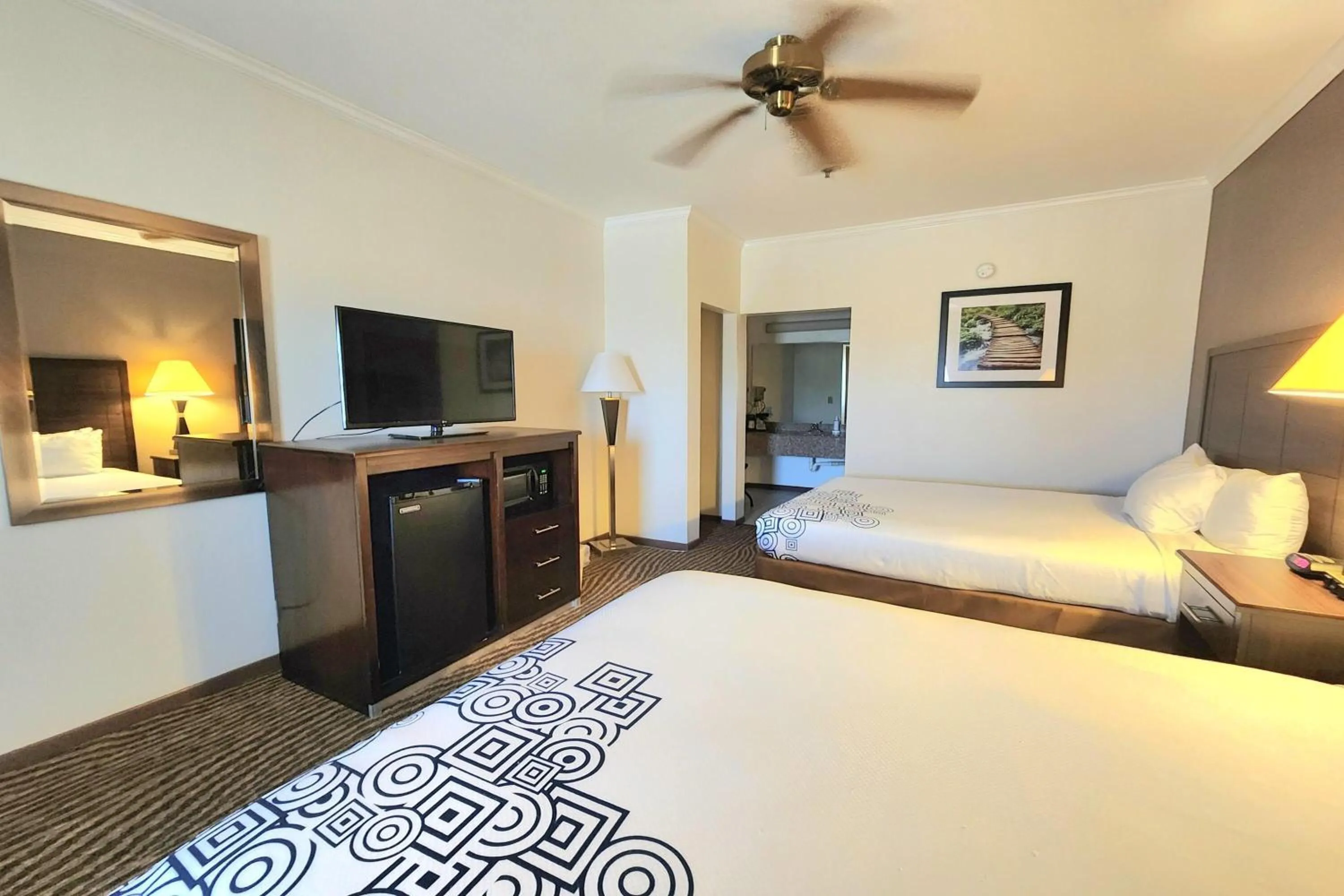 Photo of the whole room, Bed in Days Inn by Wyndham Navasota