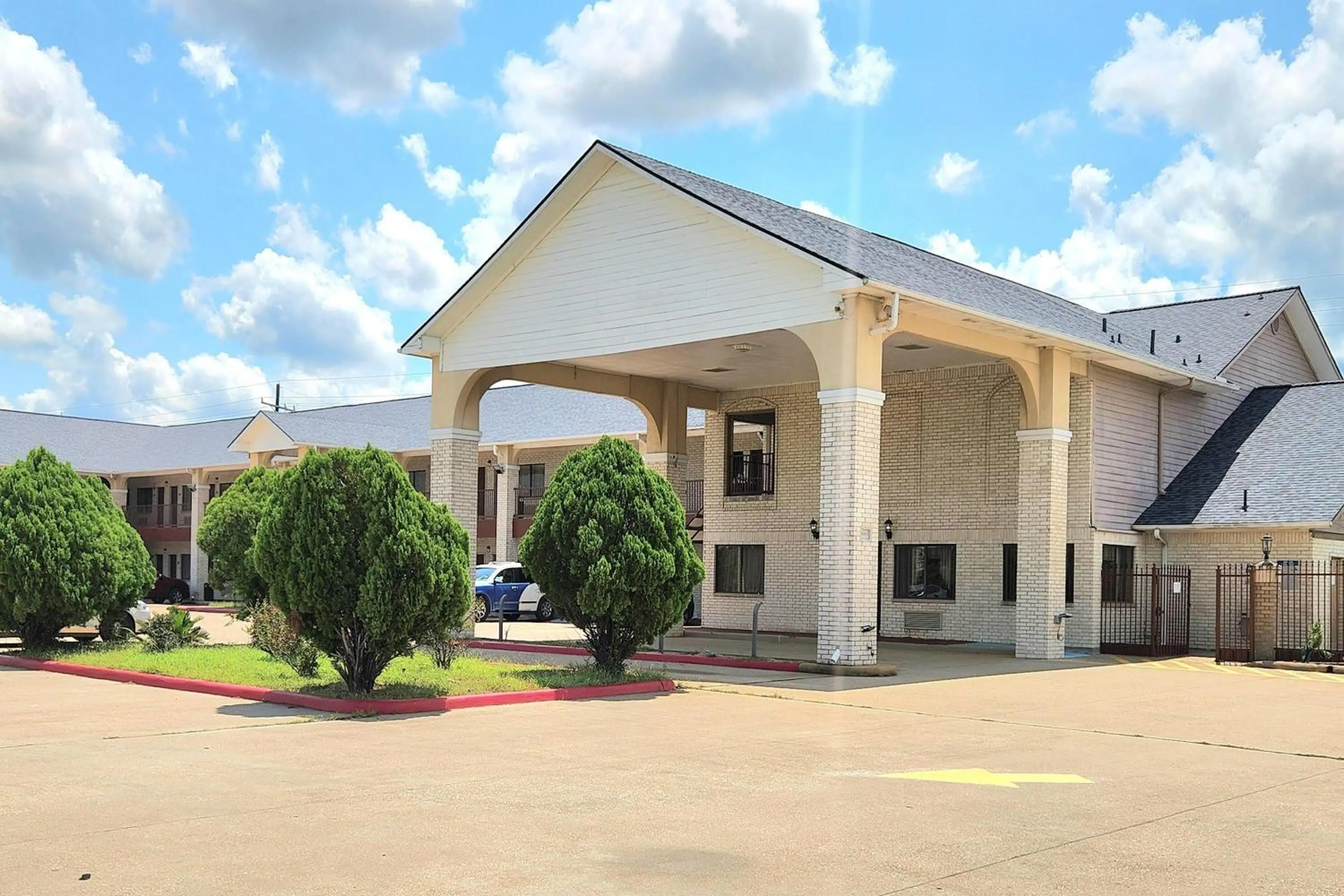 Property building in Days Inn by Wyndham Navasota