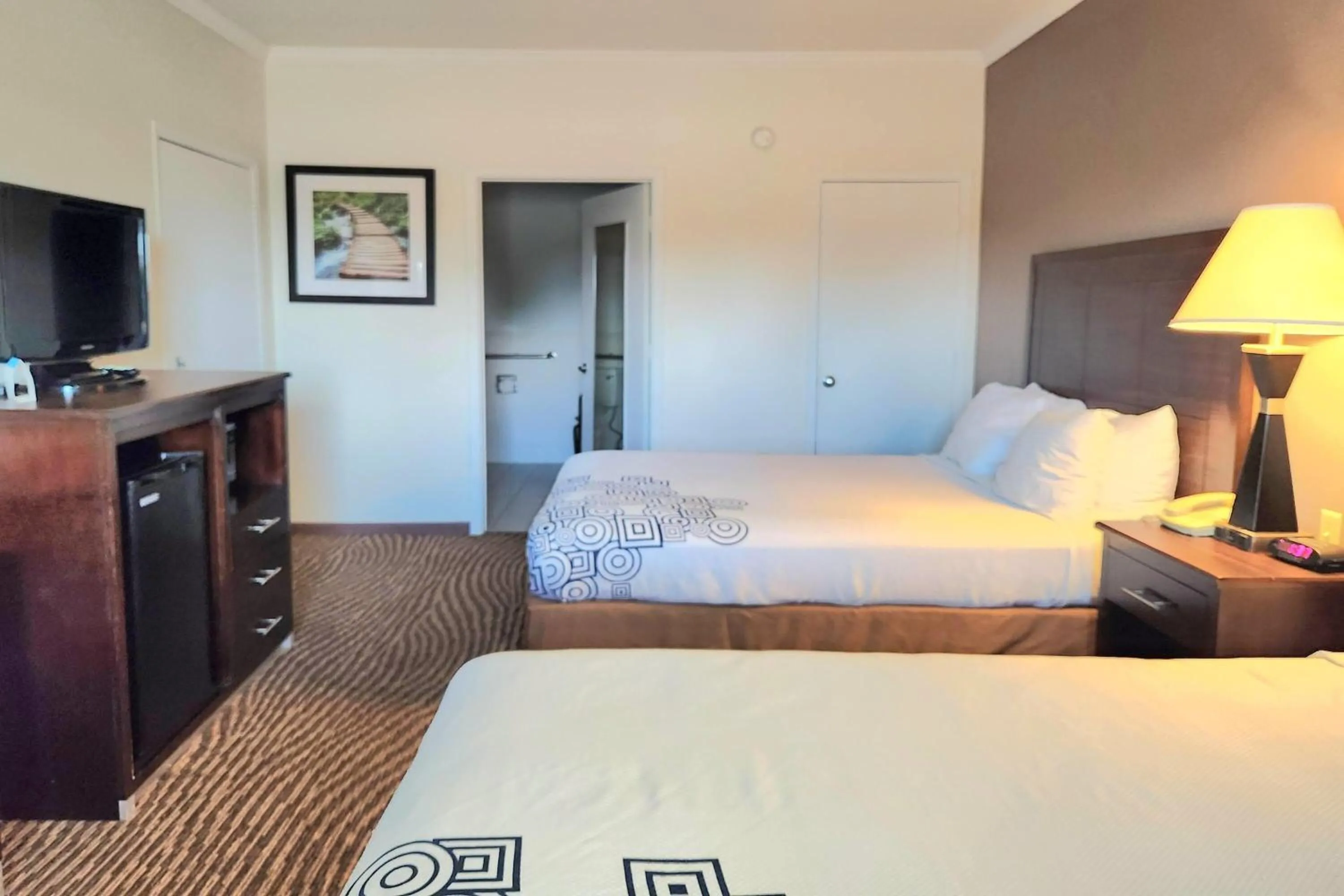 Photo of the whole room, Bed in Days Inn by Wyndham Navasota