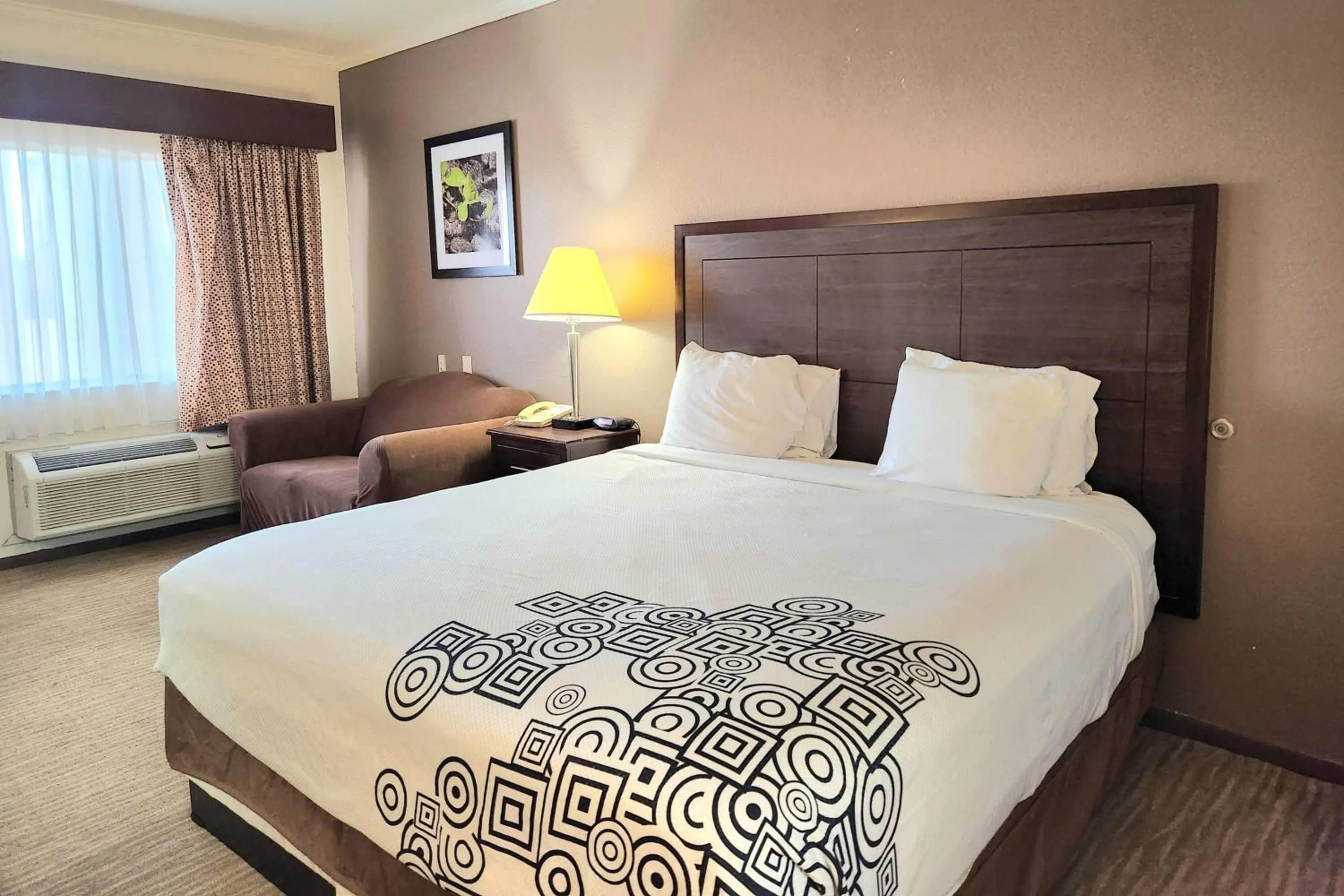 Photo of the whole room, Bed in Days Inn by Wyndham Navasota