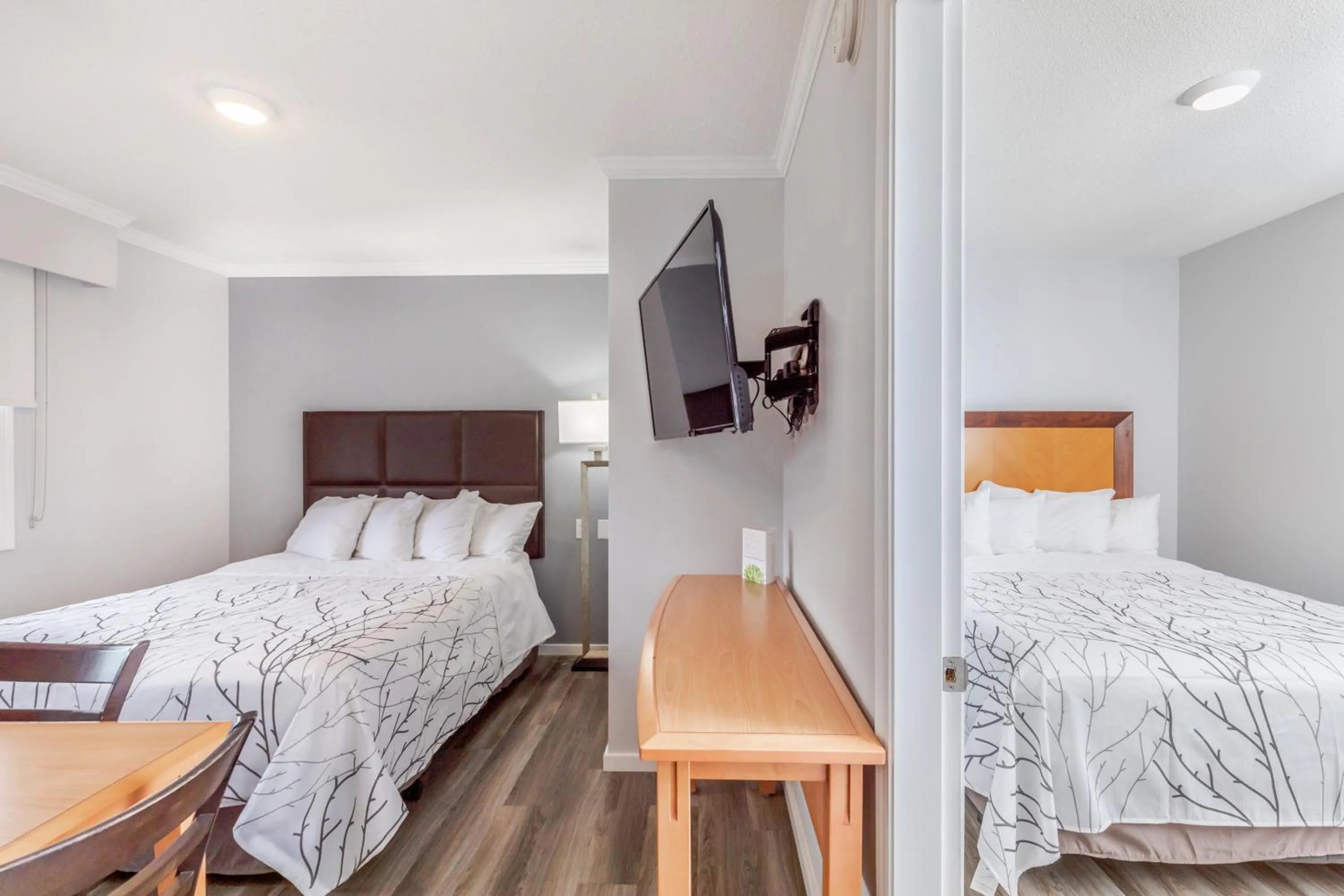 Bedroom, Bed in Westridge Motor Inn