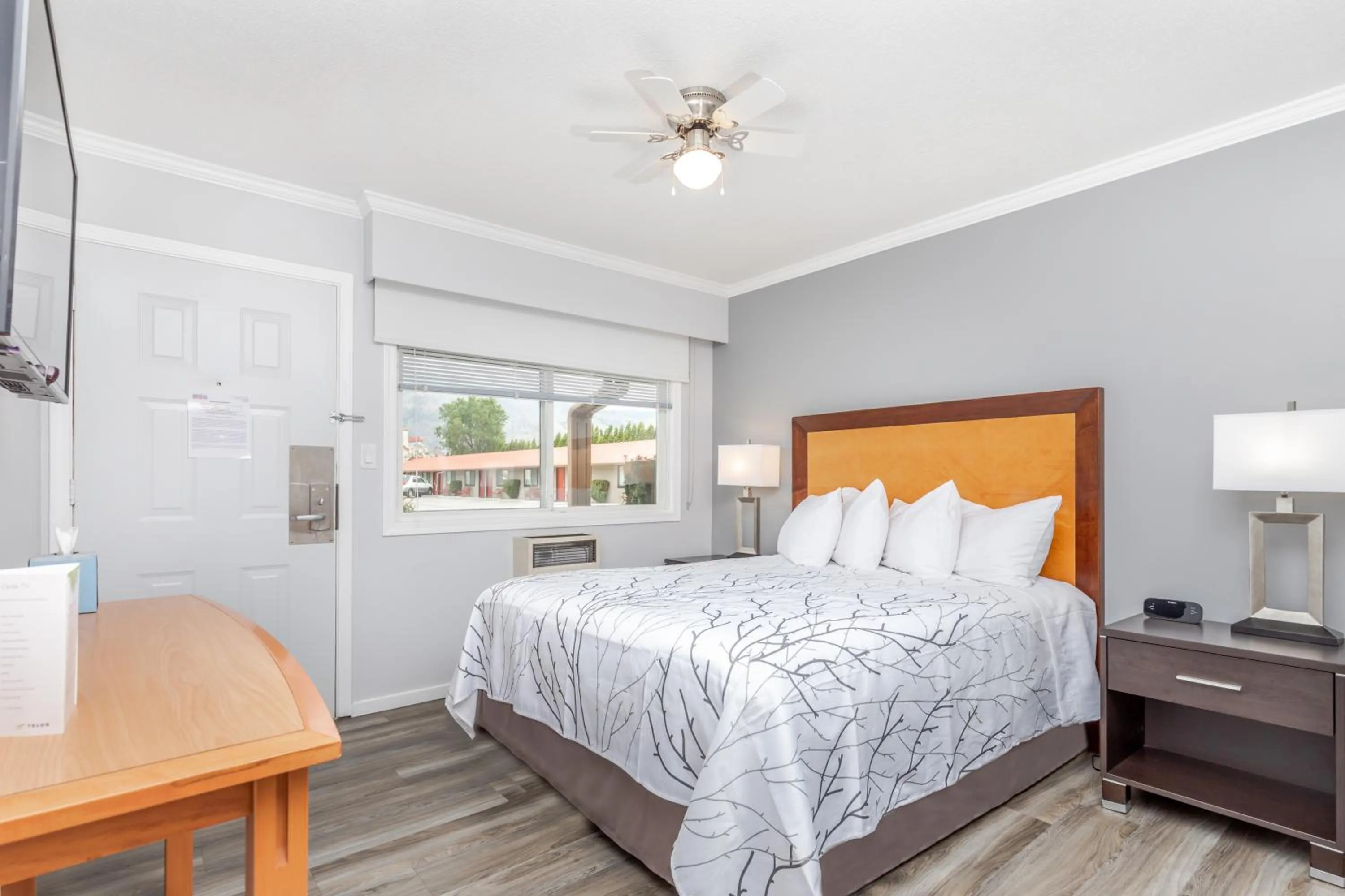 Bed in Westridge Motor Inn