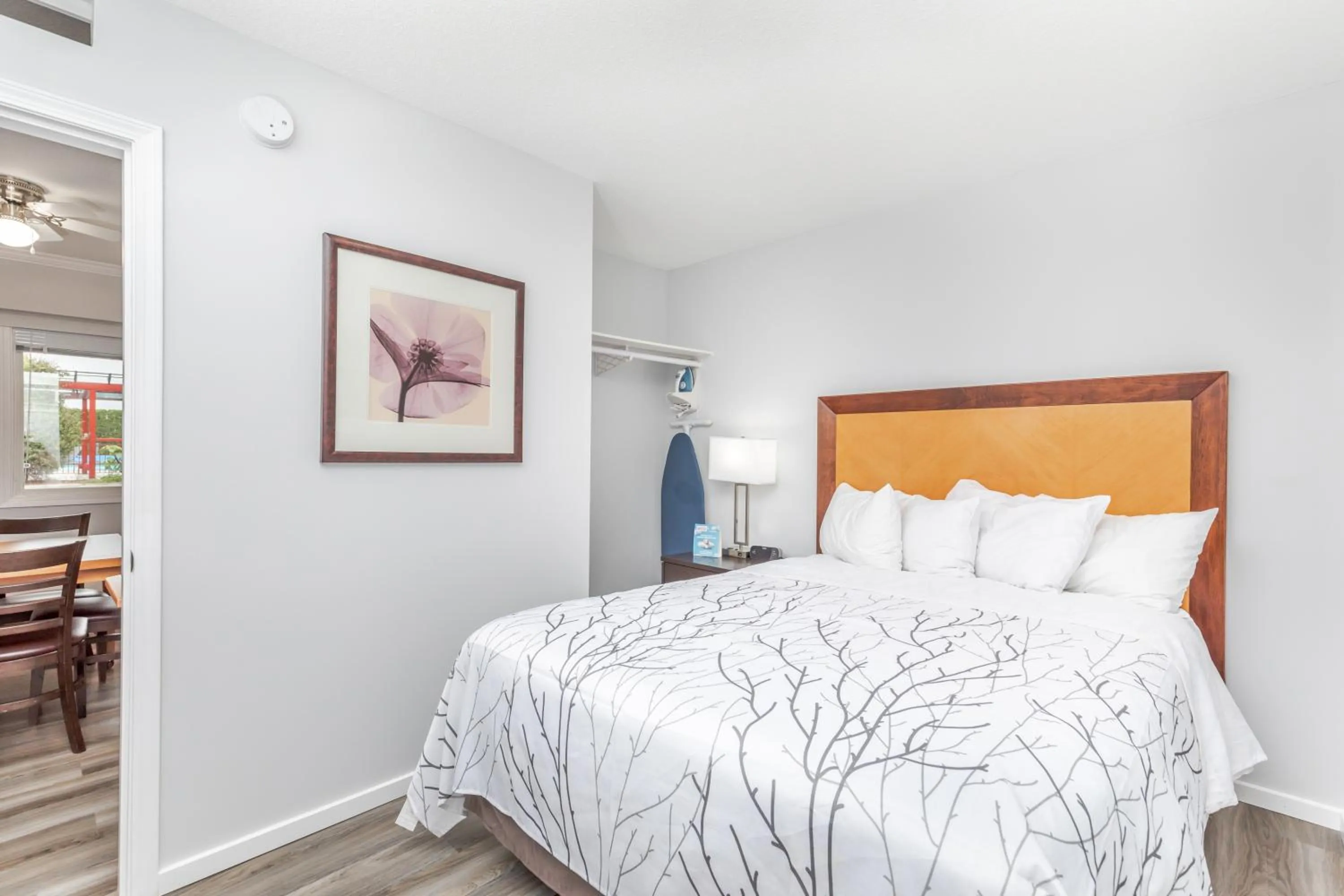 Bedroom, Bed in Westridge Motor Inn