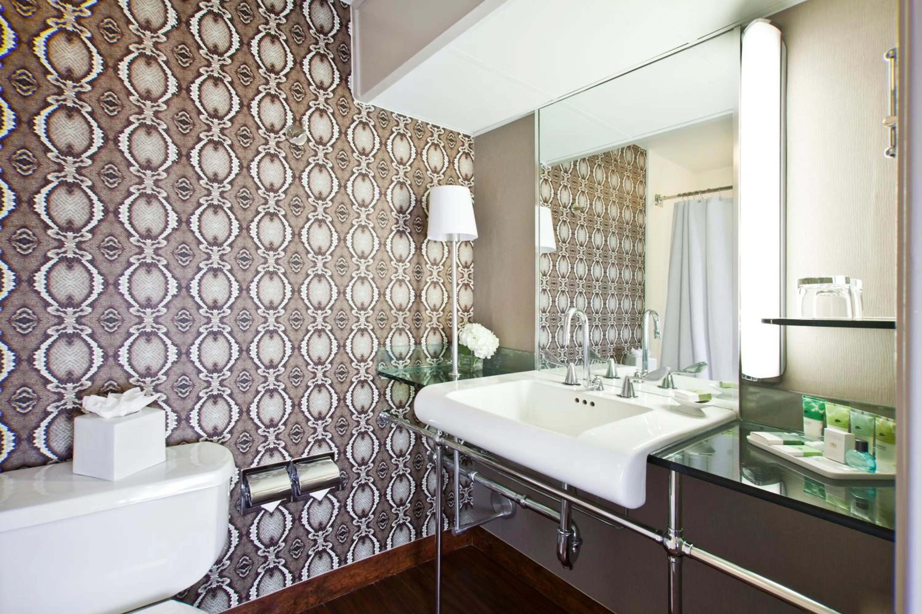 Bathroom in Hotel Derek Houston Galleria