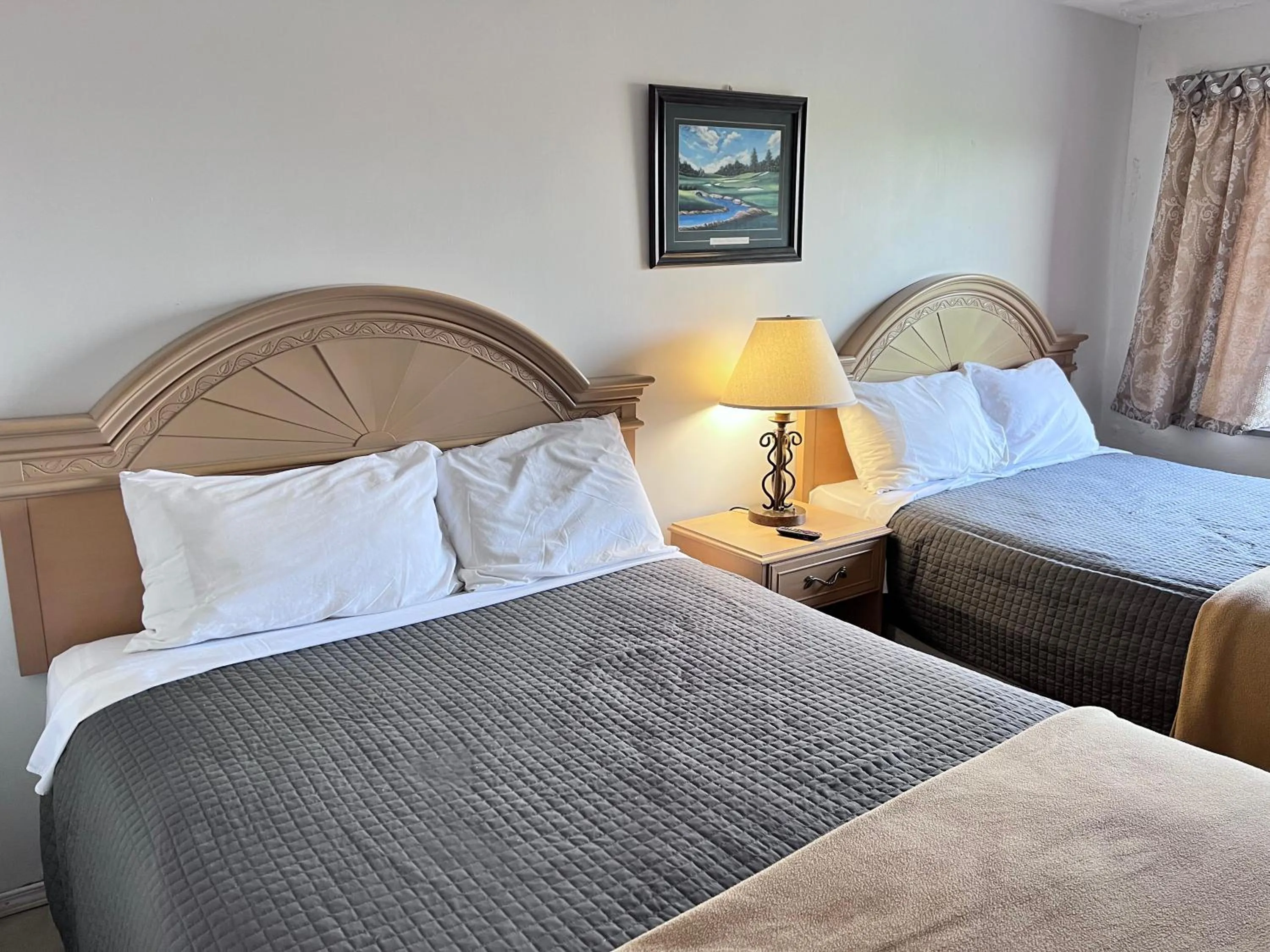 Bed in 6267 Persepolis Inn