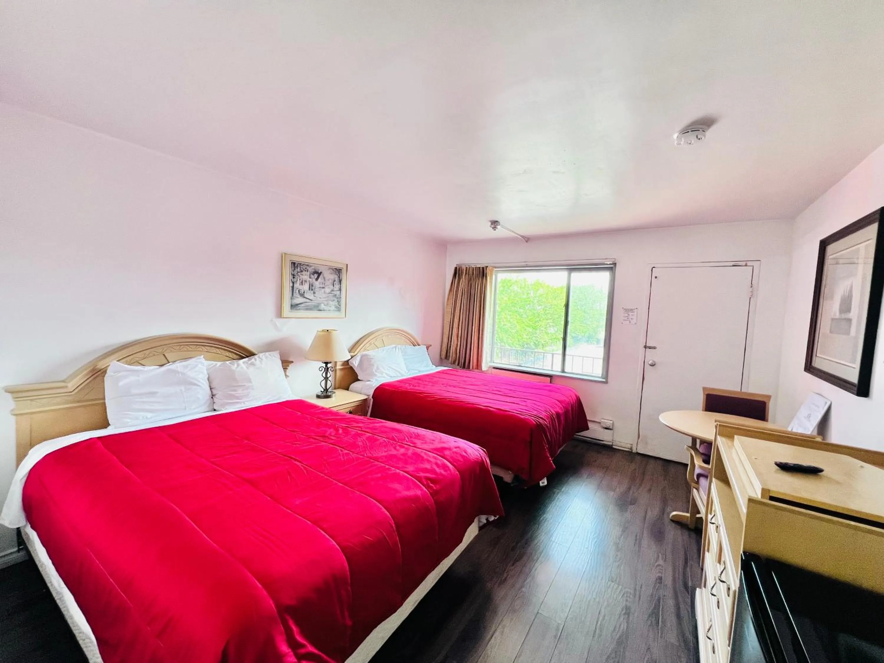 Bed in 6267 Persepolis Inn