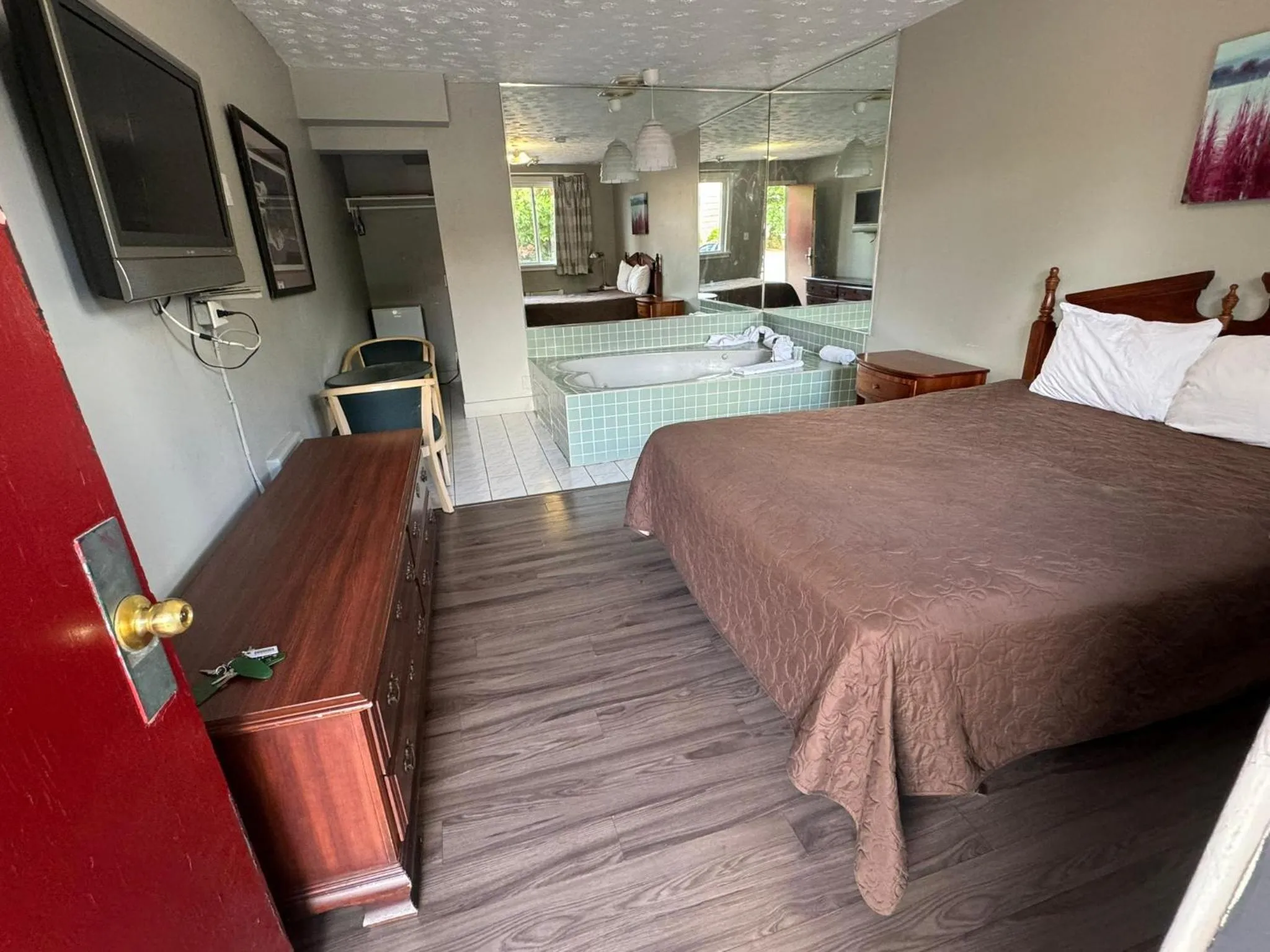 Photo of the whole room, Bed in 6267 Persepolis Inn