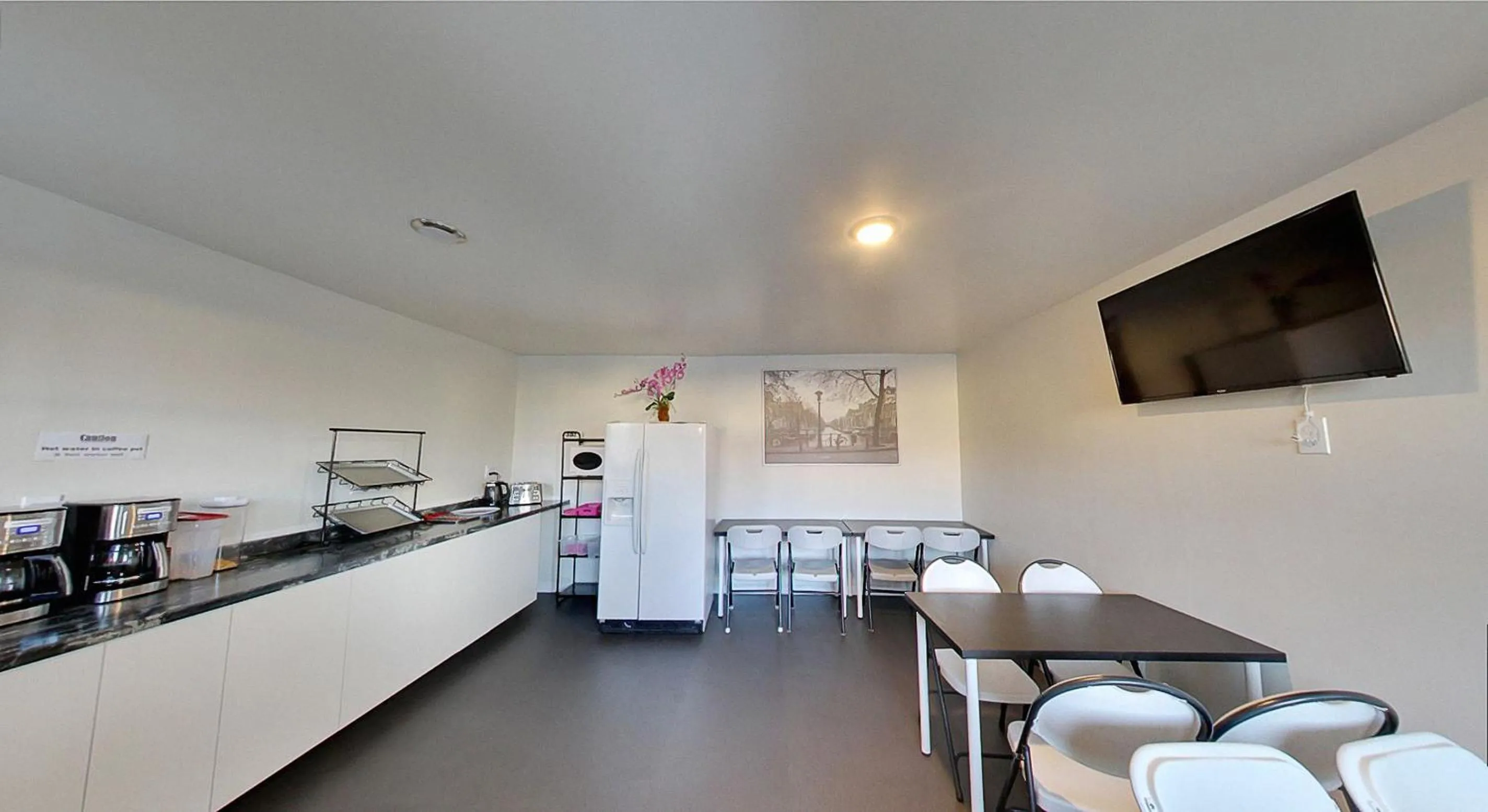 Breakfast in 6267 Persepolis Inn