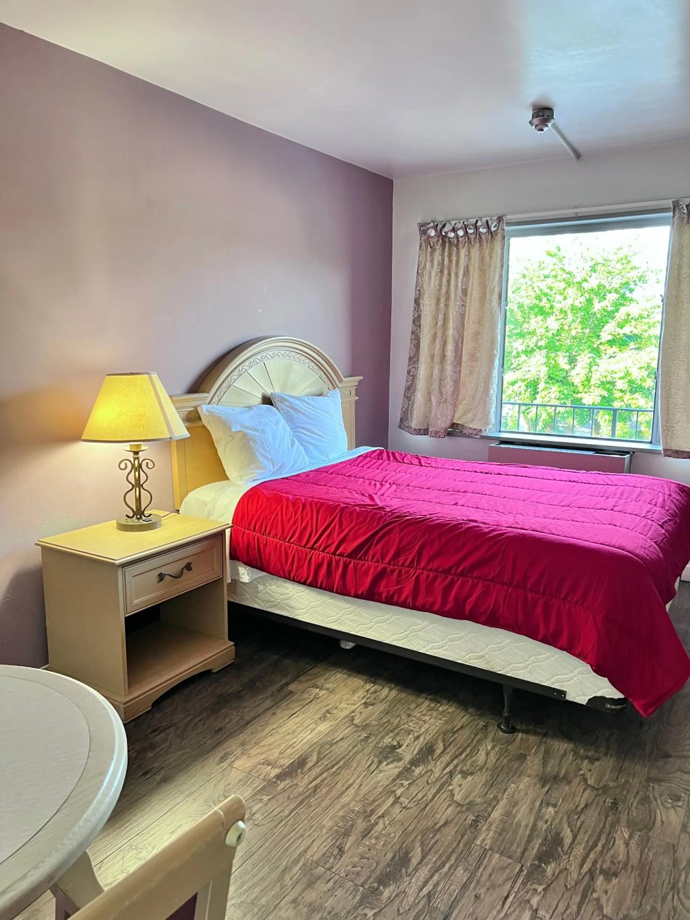 Bed in 6267 Persepolis Inn