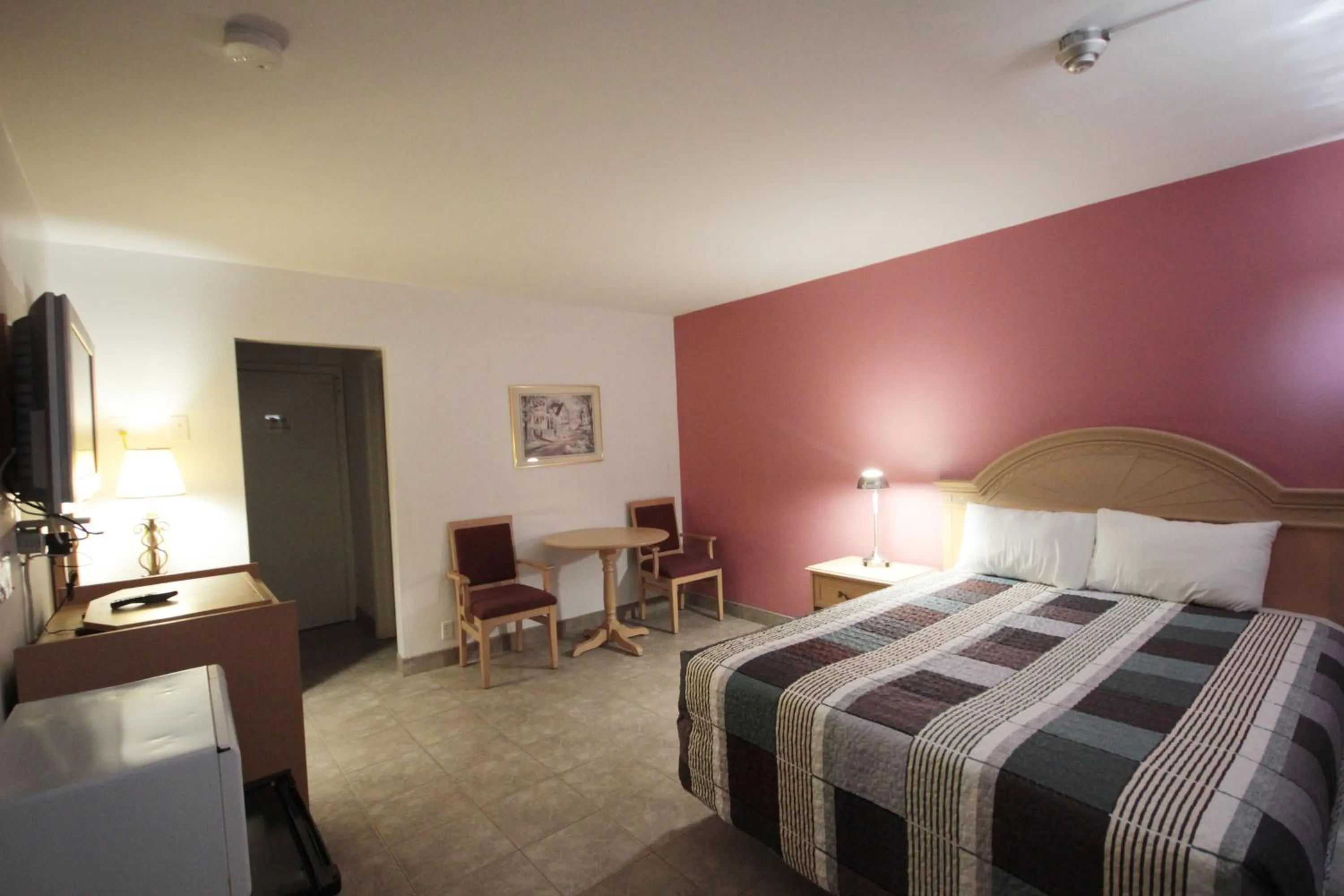 Bedroom, Bed in 6267 Persepolis Inn