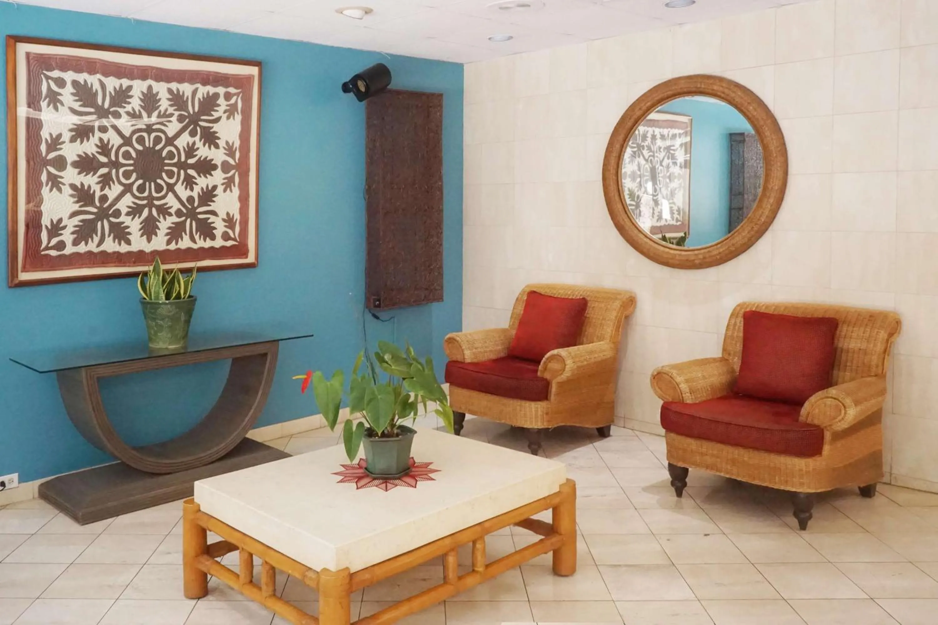 Communal lounge/ TV room in Ewa Hotel Waikiki