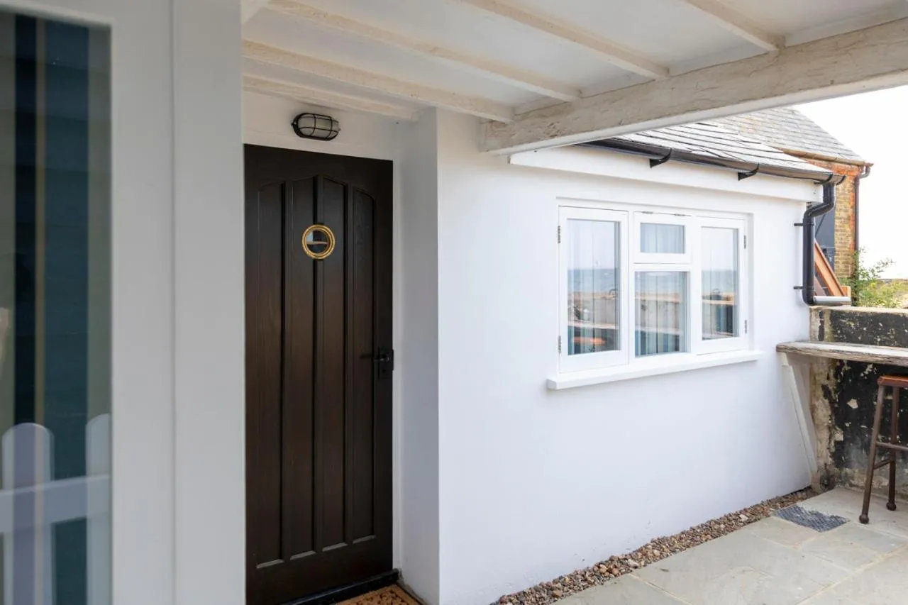 Stag Cottage, Sea wall