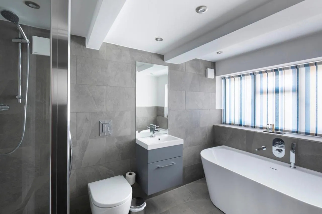 Stag Cottage, Sea wall