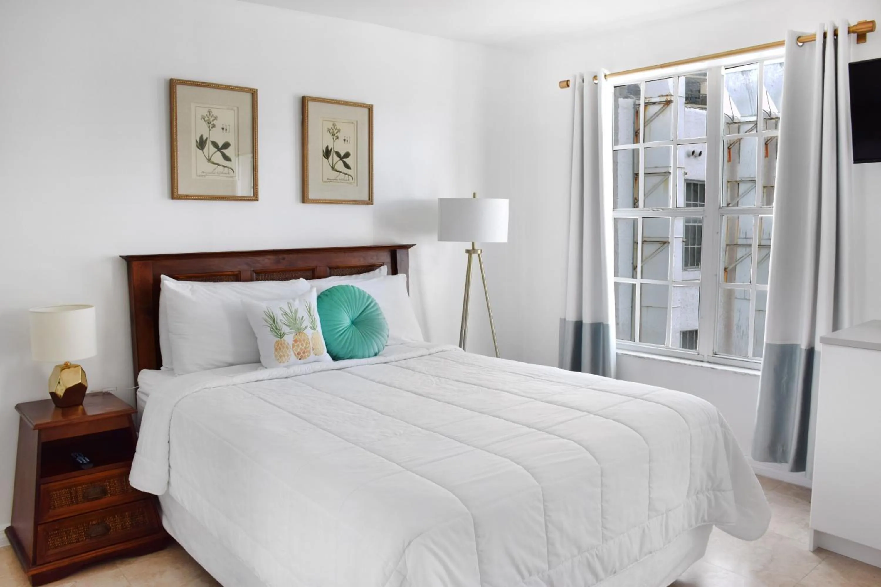 Living room, Bed in Beach Park Hotel