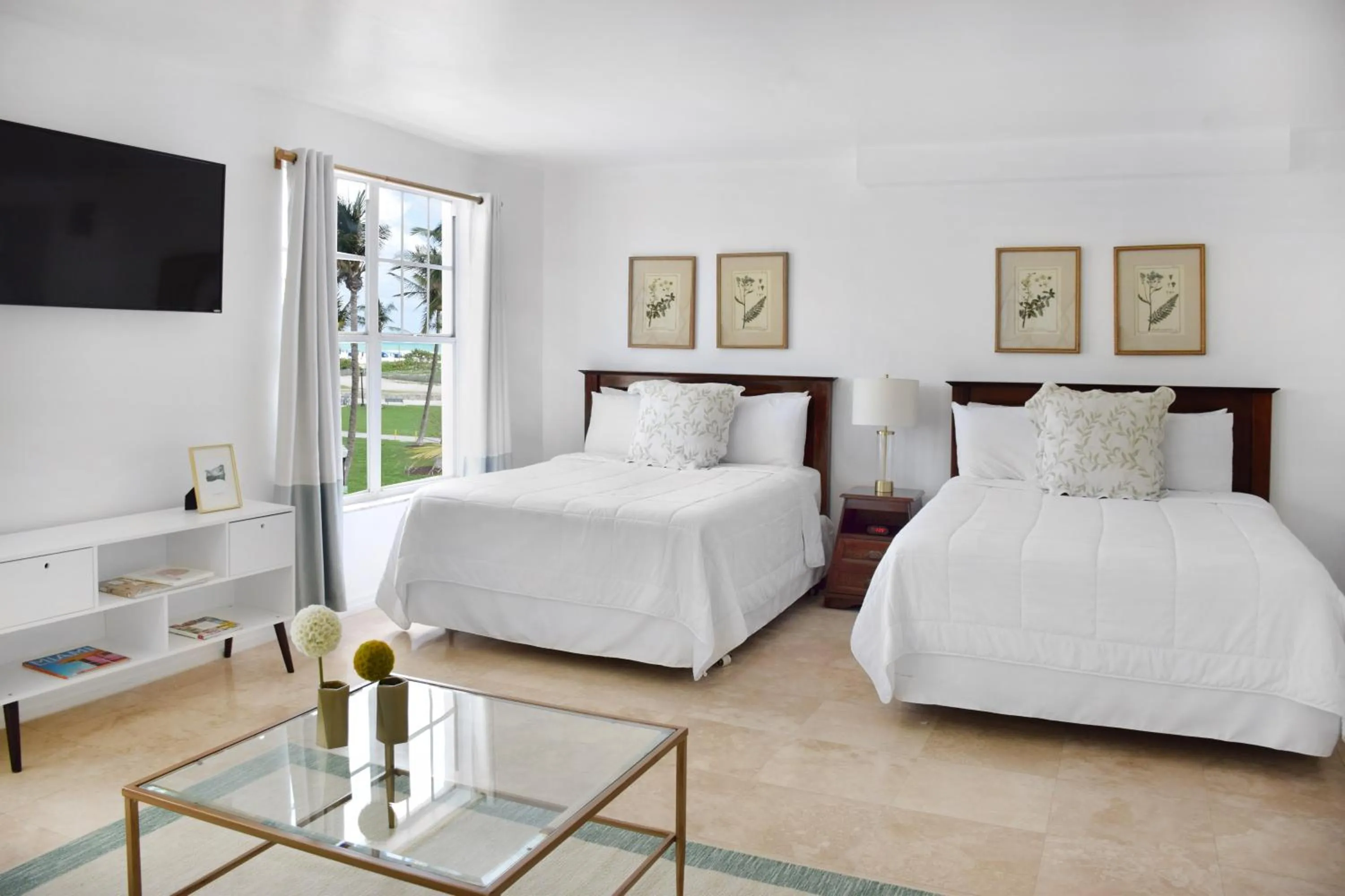 Living room, Bed in Beach Park Hotel