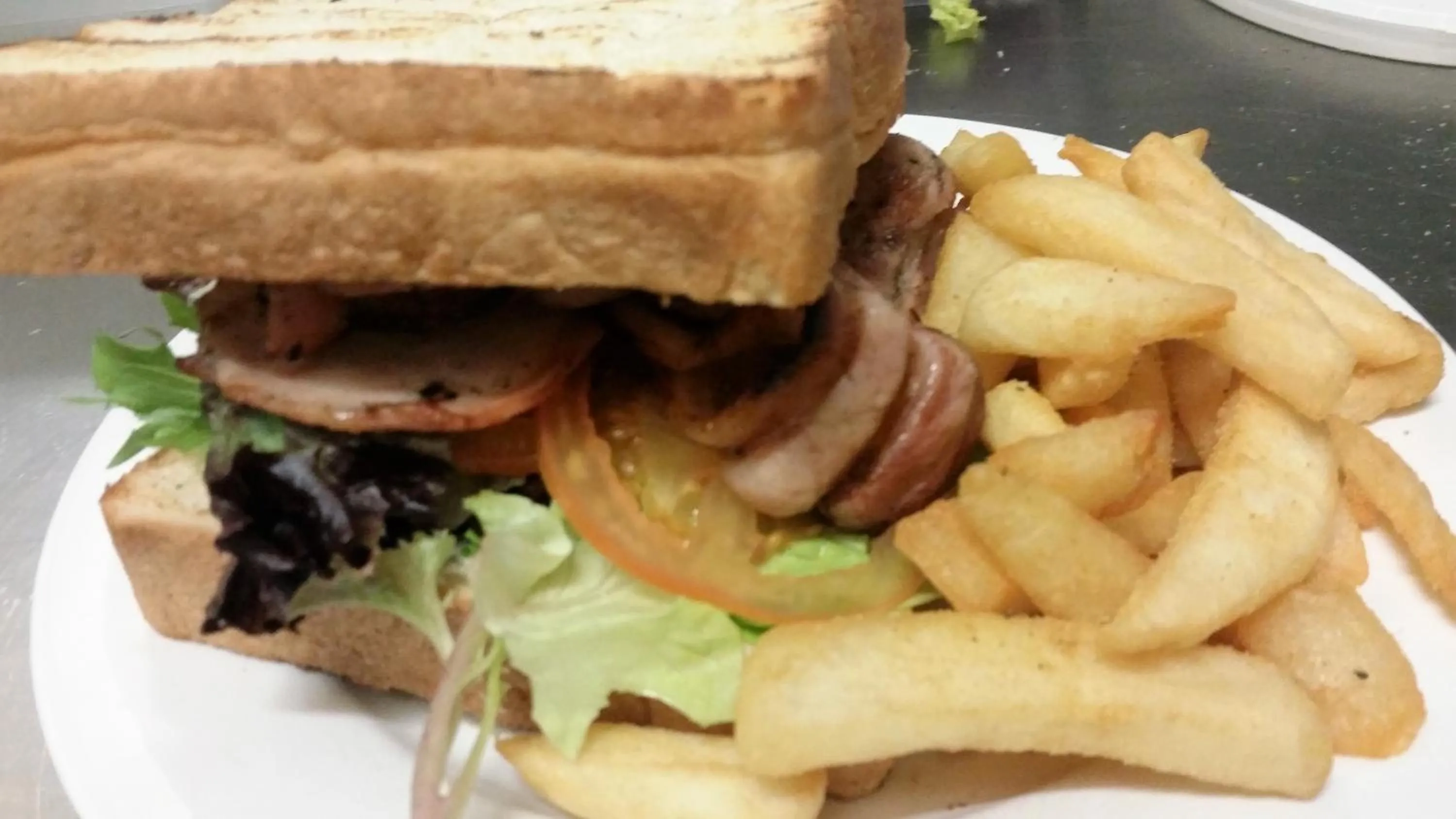 Restaurant/places to eat in Dooleys Tavern and Motel Capella