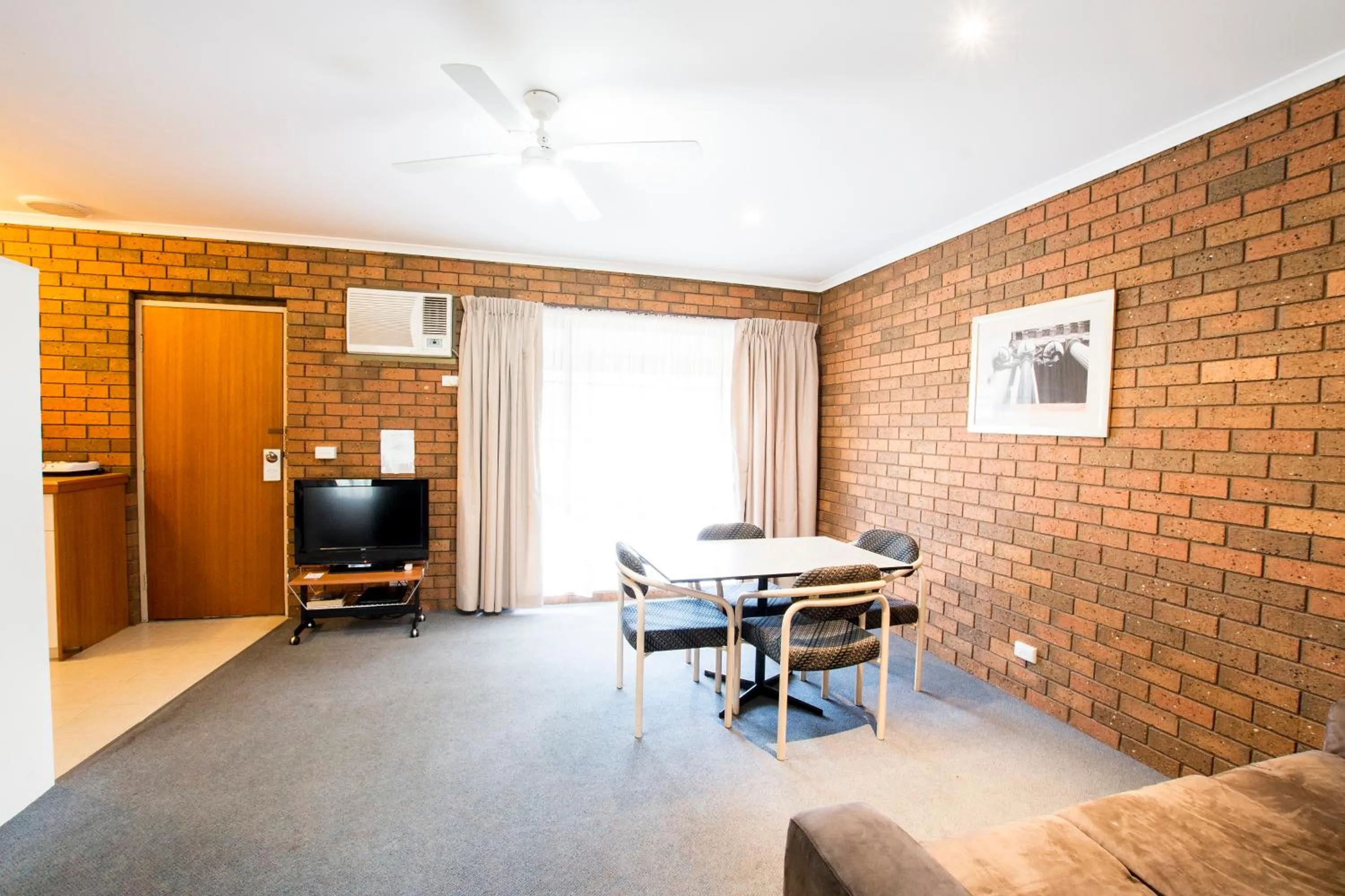 Sportslander Motor Inn